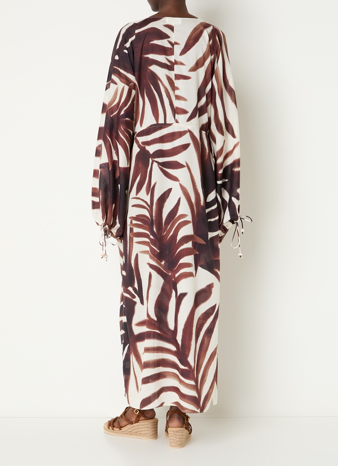 Malina Malina maxi jurk met print en V-hals - achterkant 2 donkerbruin