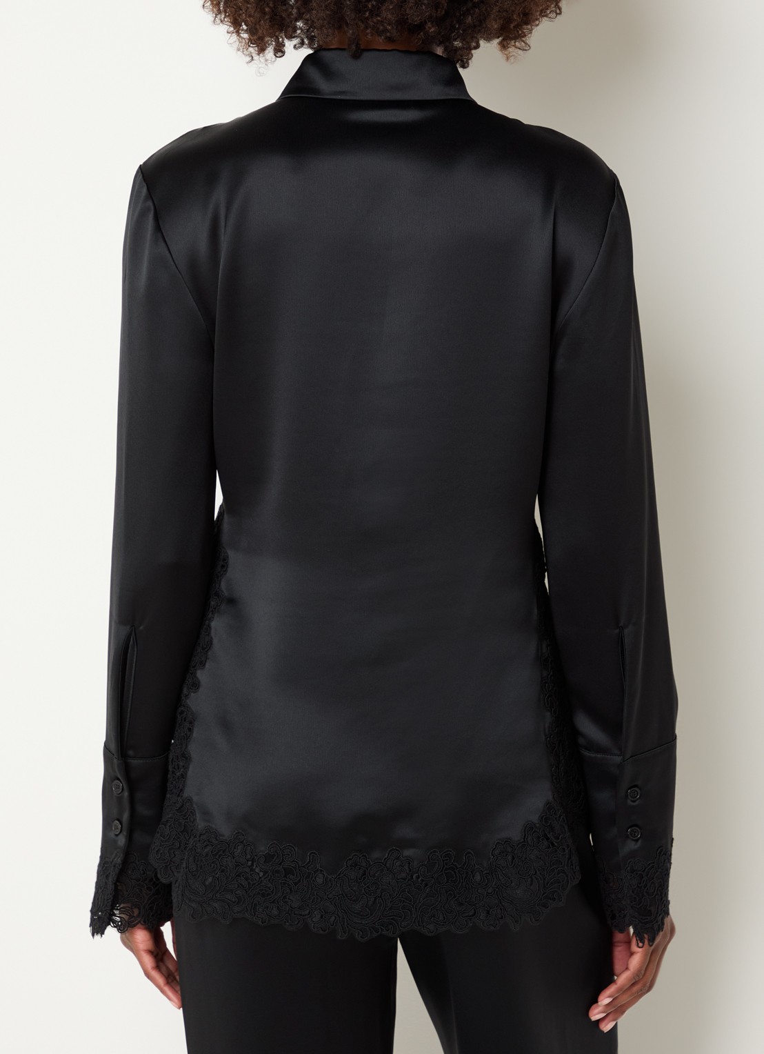 Malina Malou blouse van satijn met details van kant - achterkant 3 zwart