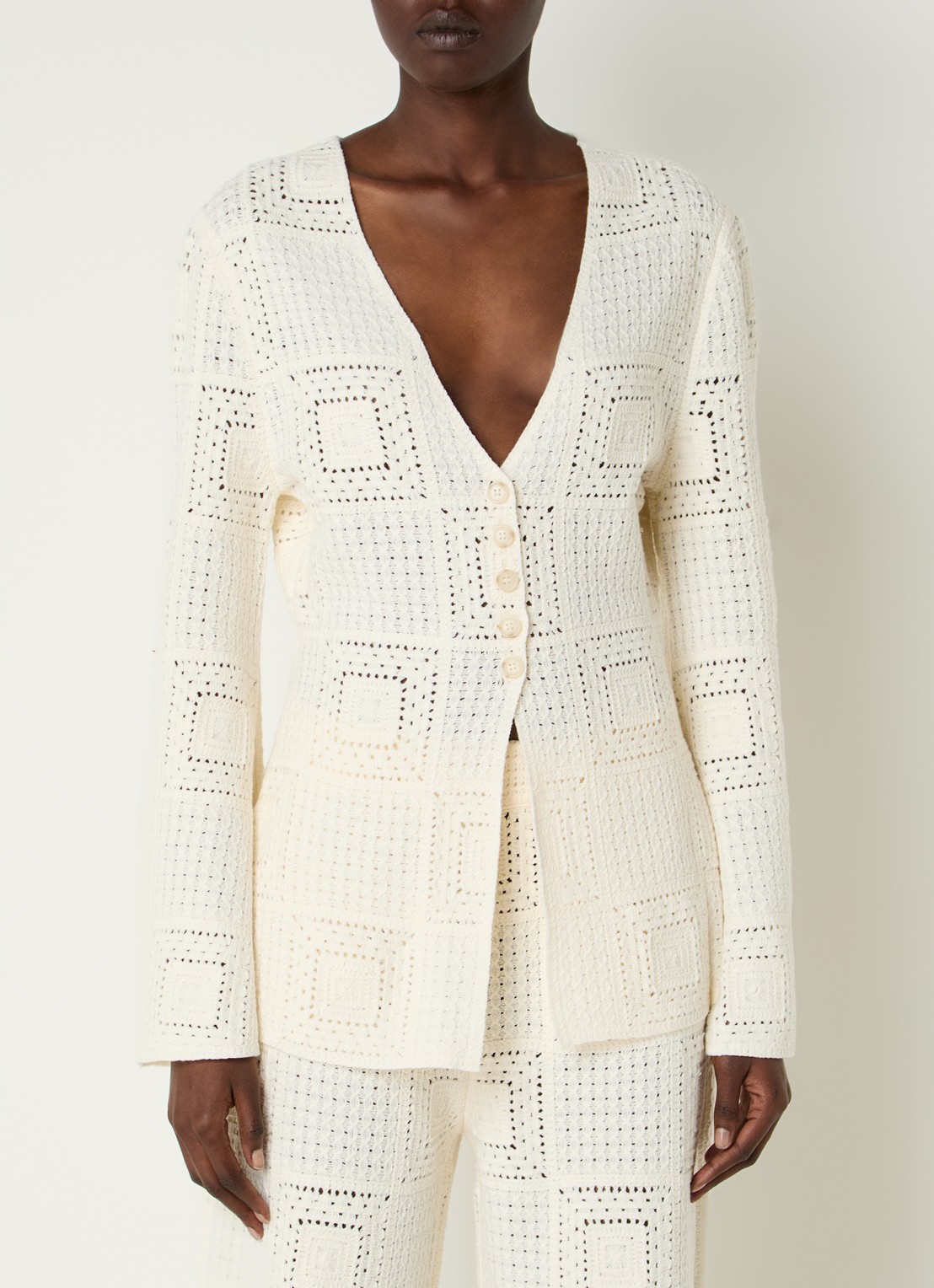 Malina Mirella grofgebreid vest met V-hals - detail 3 ivoor