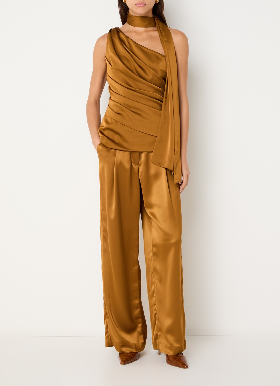 Malina Sarah high waist wide leg pantalon van satijn - voorkant 3 donkeroranje