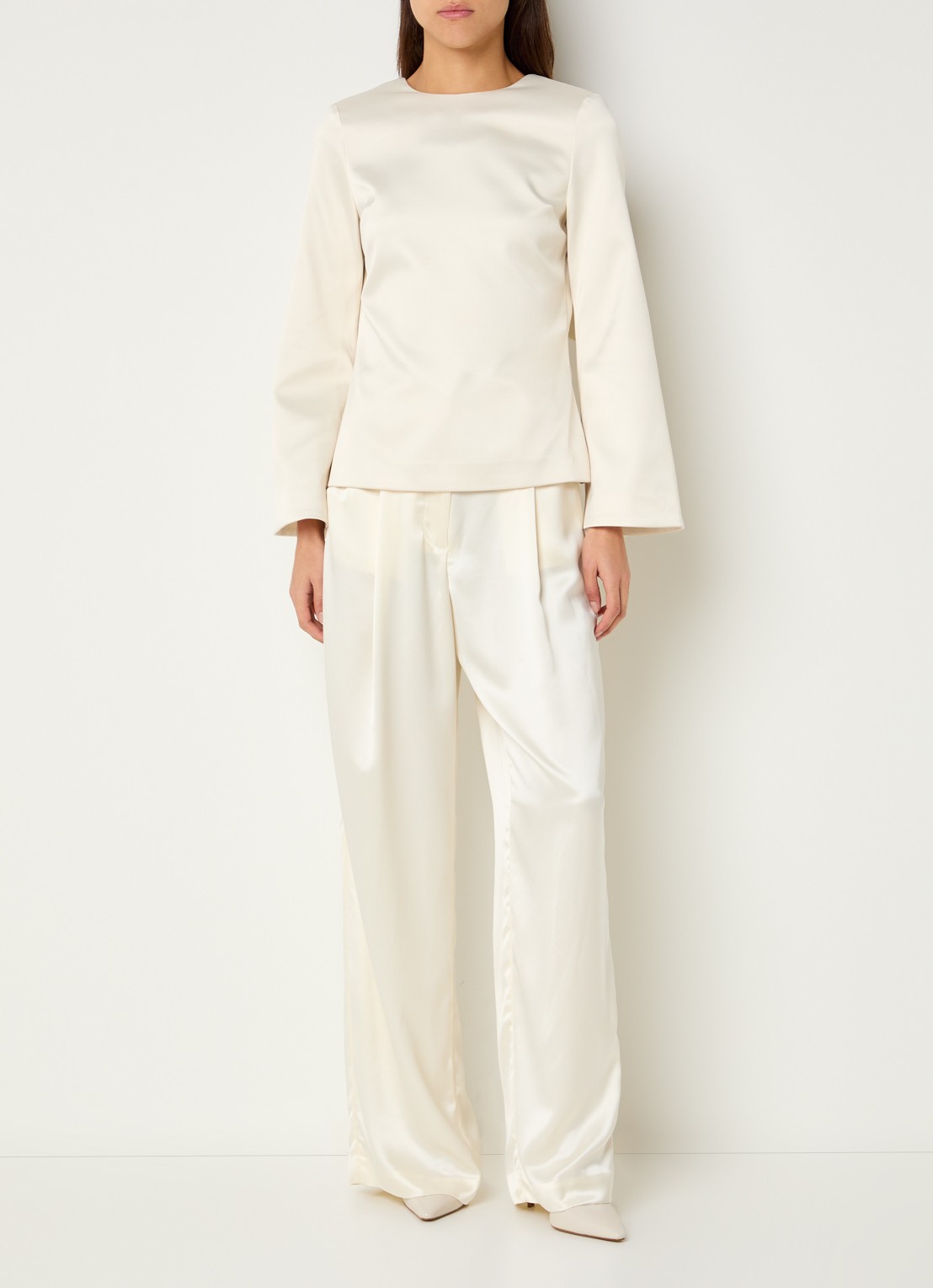 Malina Sarah high waist wide leg pantalon van satijn - voorkant 3 vanillegeel