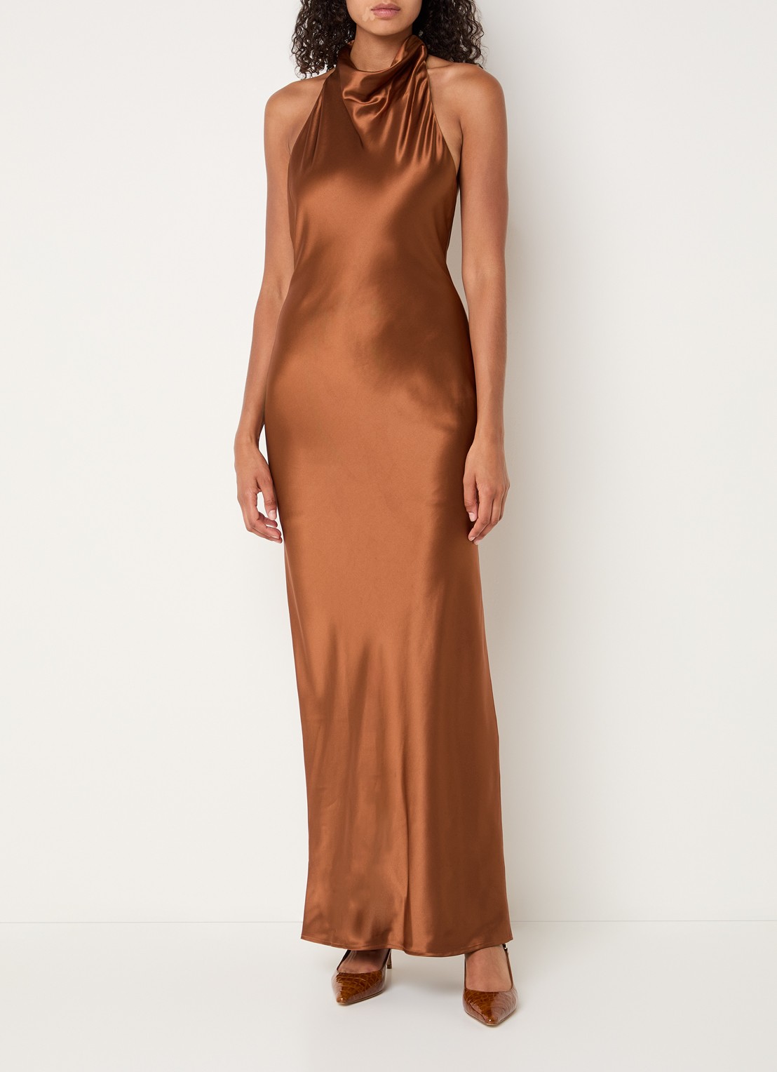 Malina Tessie maxi jurk van satijn - detail 3 roestbruin