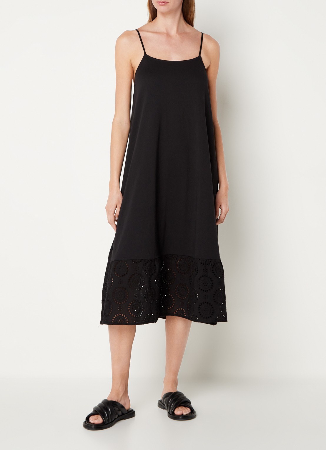 Mango Dina midi jurk met broderie  - voorkant 3 zwart