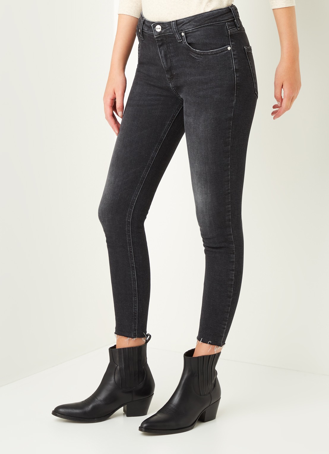 Mango Isa mid waist skinny cropped jeans met stretch - detail 3 donkergrijs