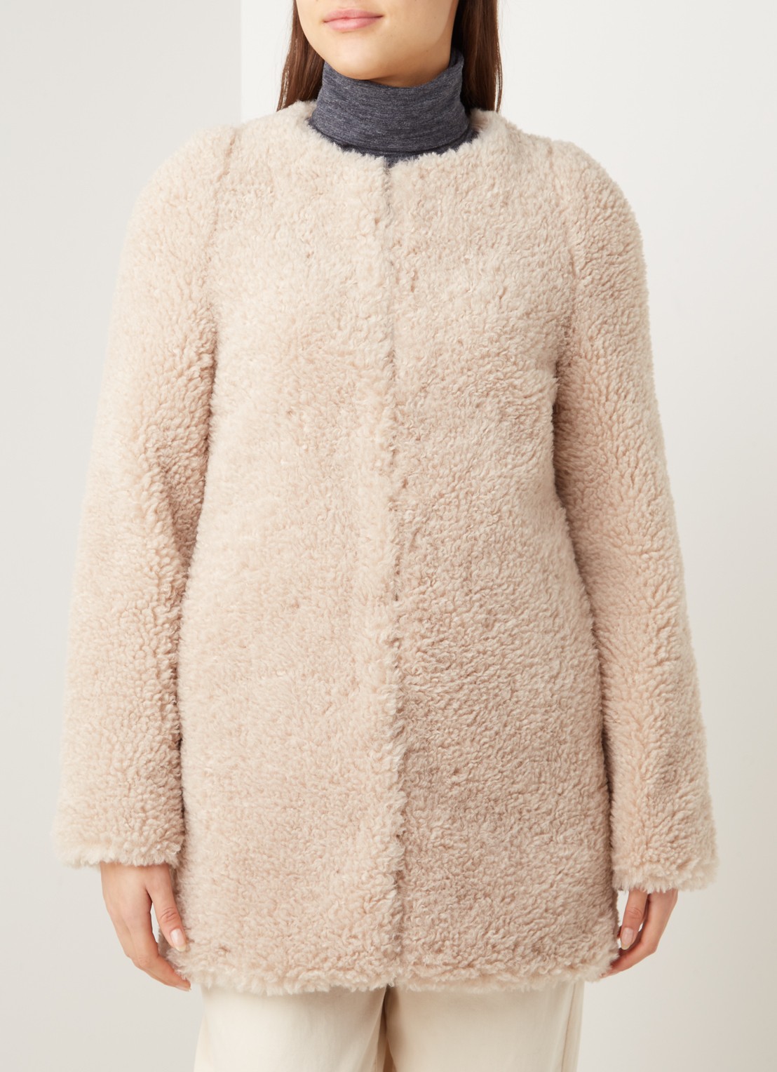 Mango Rihanna teddy jas met steekzakken - detail beige