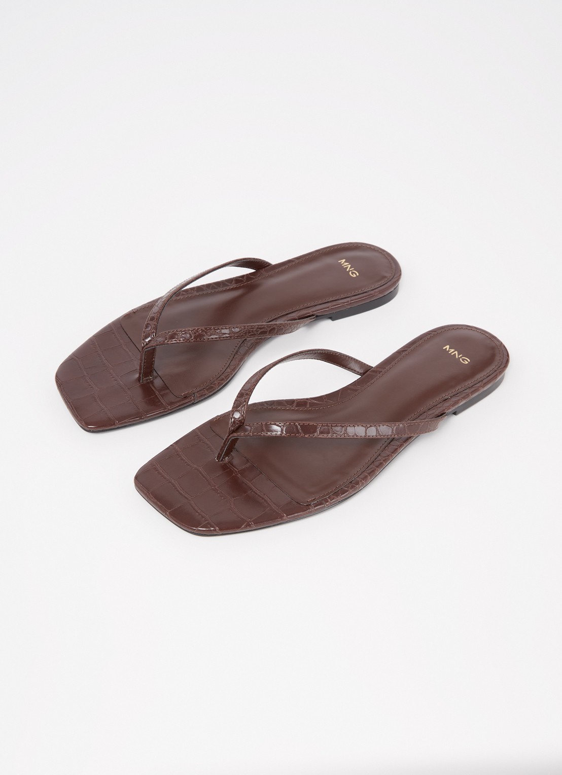 Mango Tutti slipper met crocostructuur  - detail donkerbruin