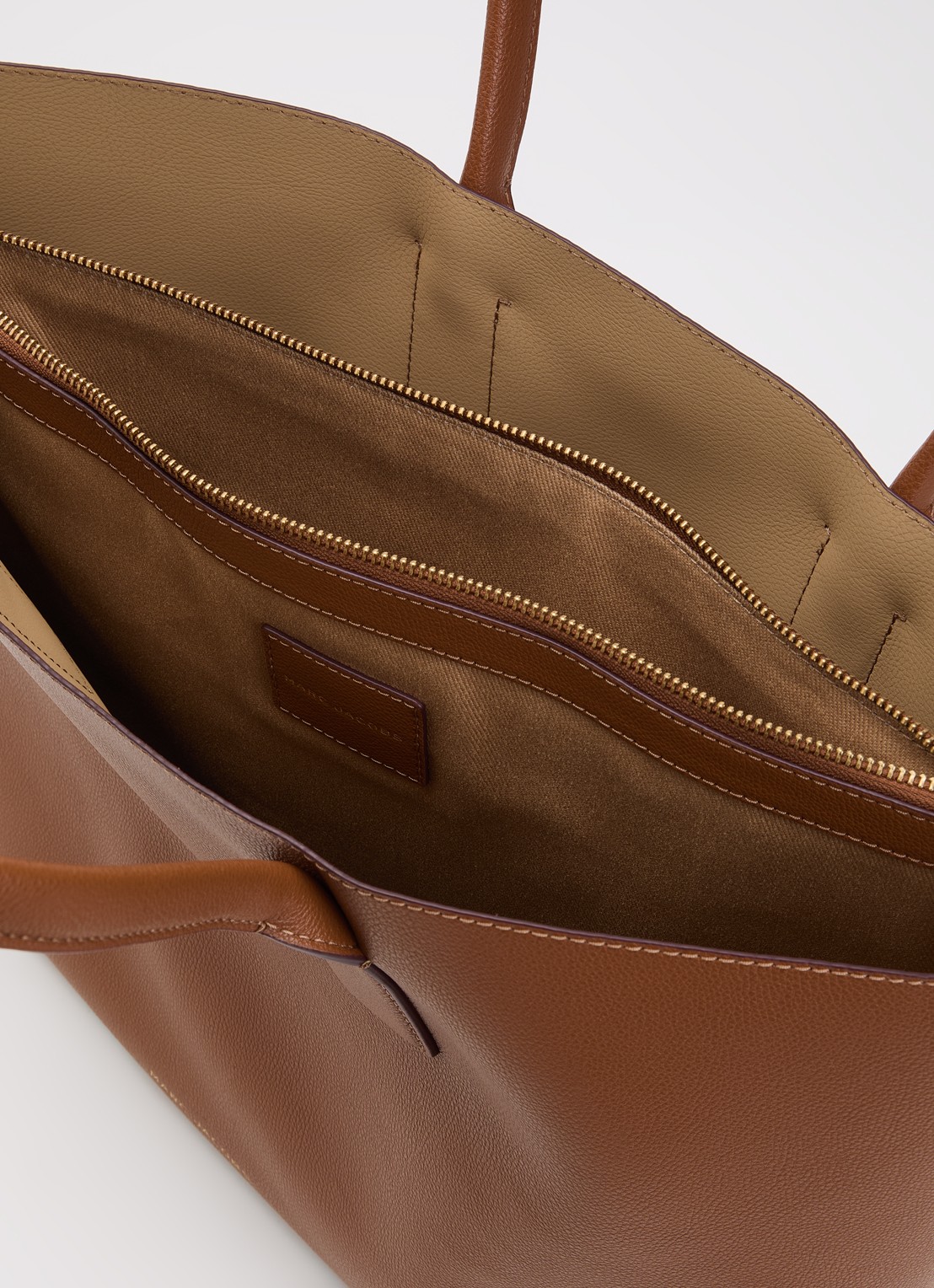 Marc Jacobs Pop J Marc Work shopper van leer met 13 inch laptopvak - detail cognac