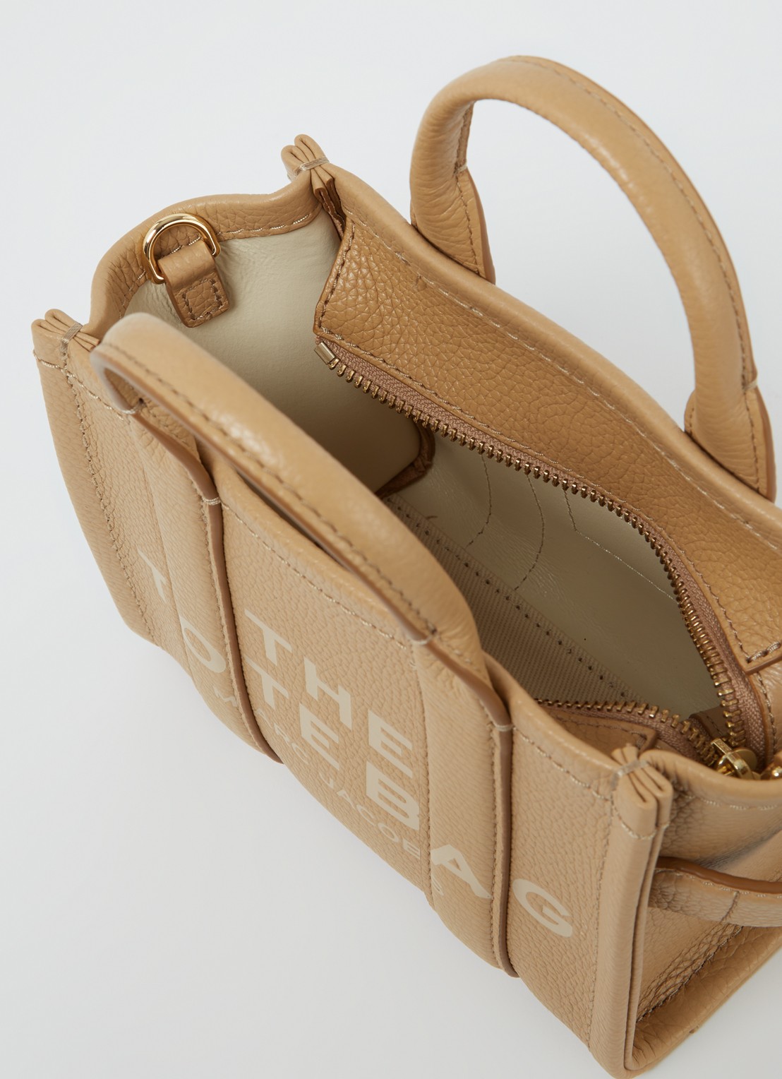 Marc Jacobs The Crossbody Tote handtas van leer - detail 2 camel