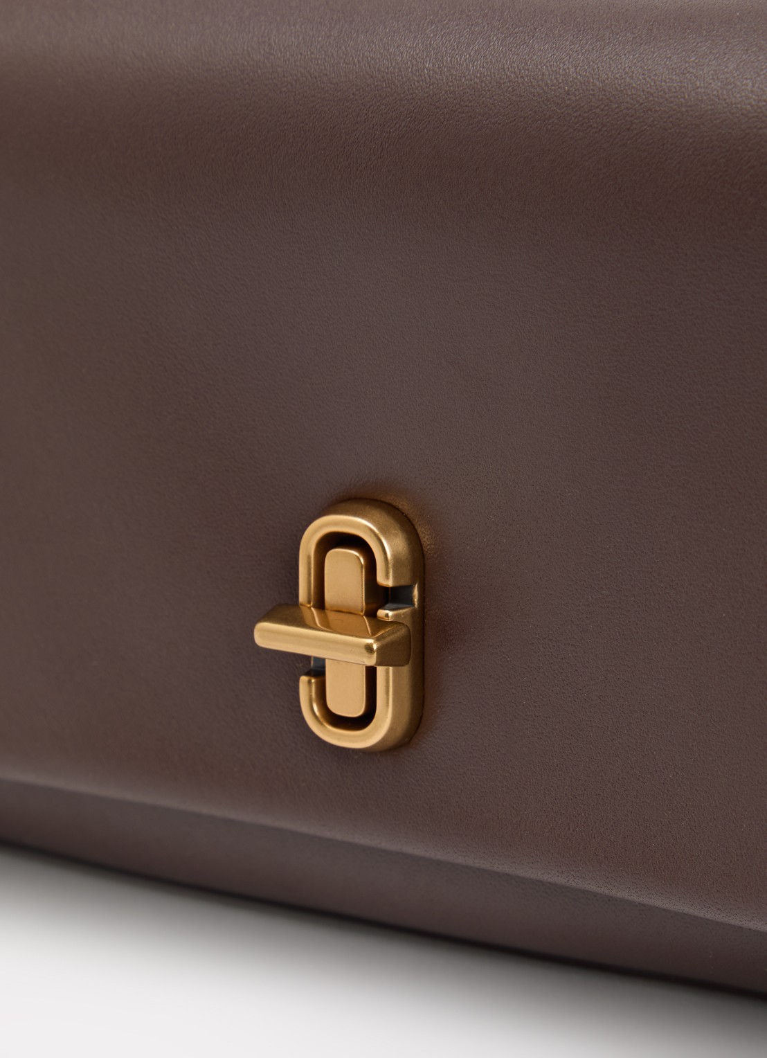 Marc Jacobs The Dual Chain Mini schoudertas van leer met verstelbare schouderriem - detail 5 donkerbruin