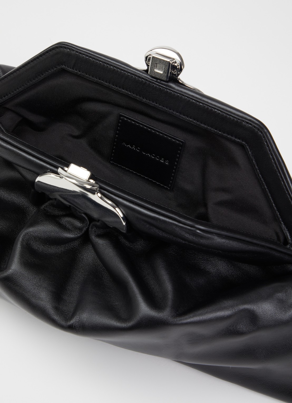 Marc Jacobs The Glam clutch van leer - detail 2 zwart