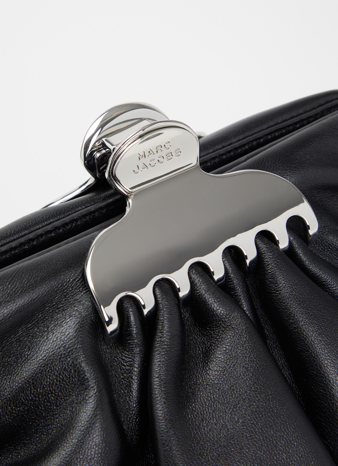 Marc Jacobs The Glam clutch van leer - detail 4 zwart