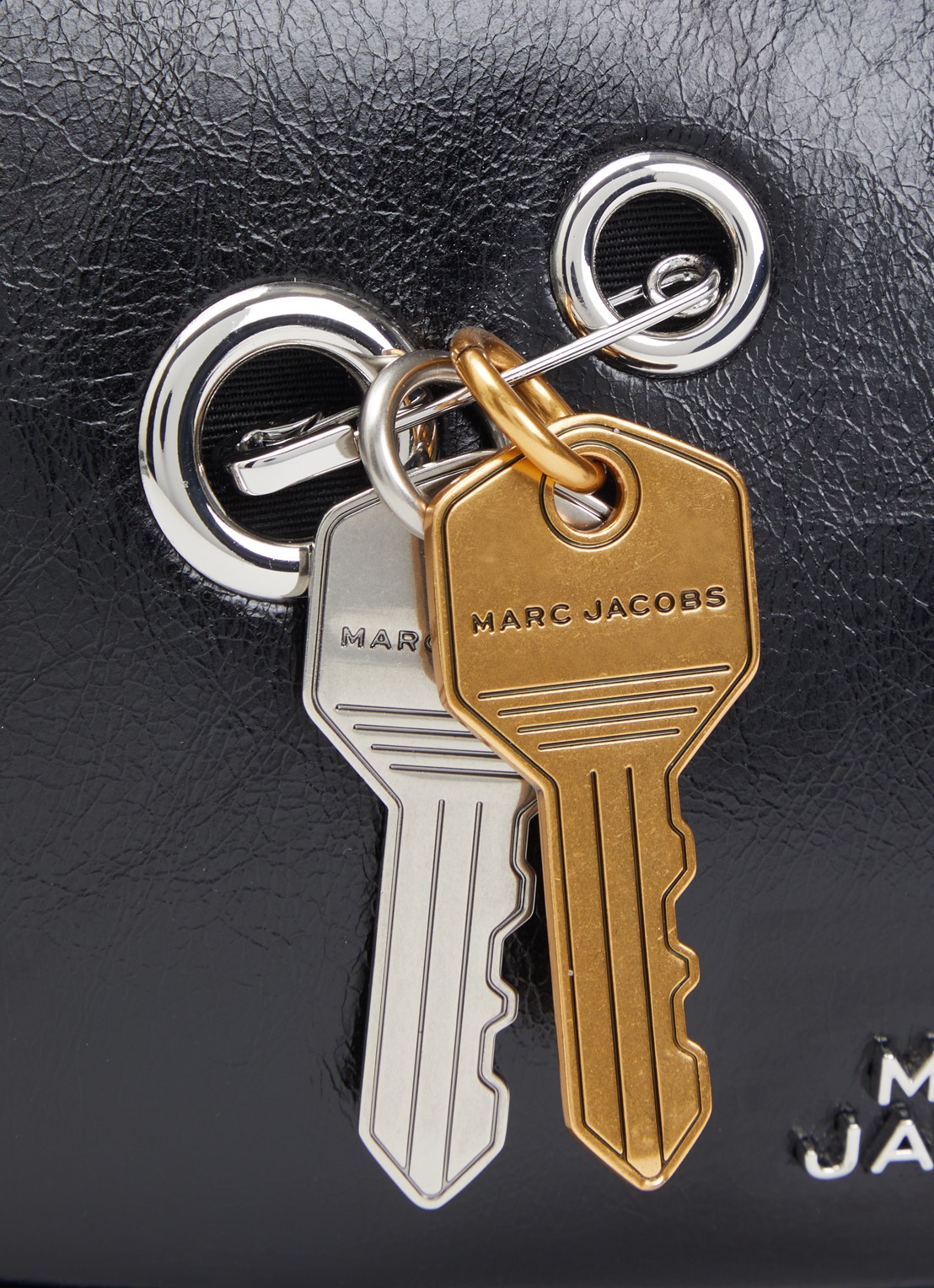 Marc Jacobs The Grommet Charm schoudertas van lakleer met afneembare schouderriem - detail 5 zwart