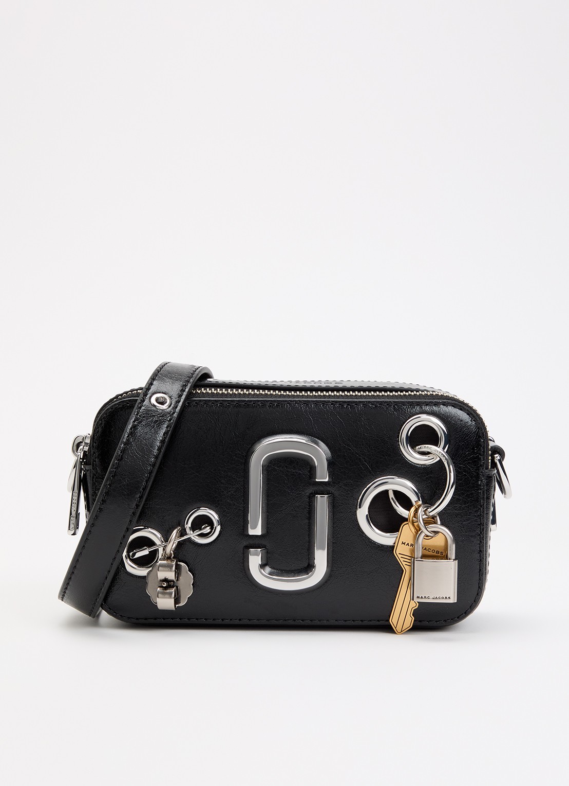 Marc Jacobs The Grommet Charm Snapshot crossbodytas van lakleer - voorkant 2 zwart