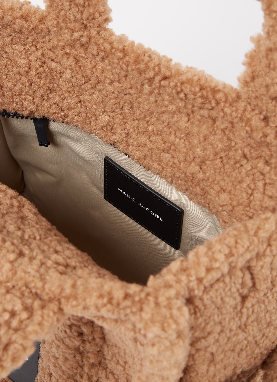 Marc Jacobs The Medium Tote handtas van teddy - detail 5 camel