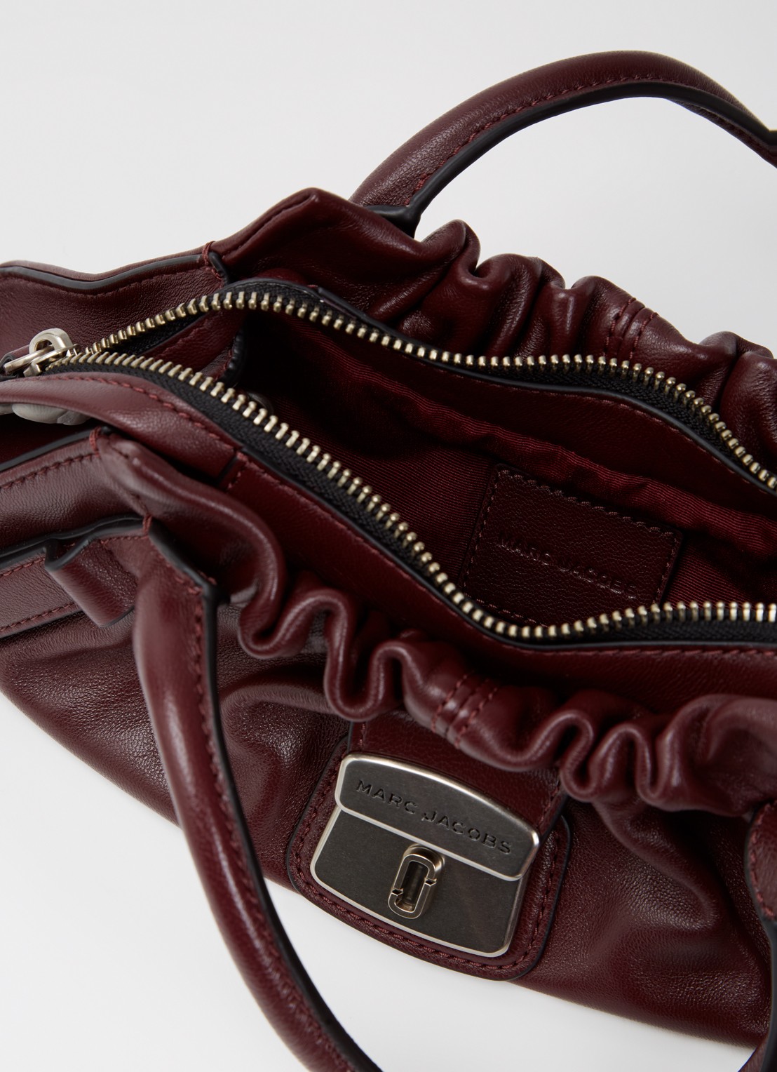 Marc Jacobs The Small Satchel handtas van lamsleer met afneembare schouderriem - detail 5 aubergine