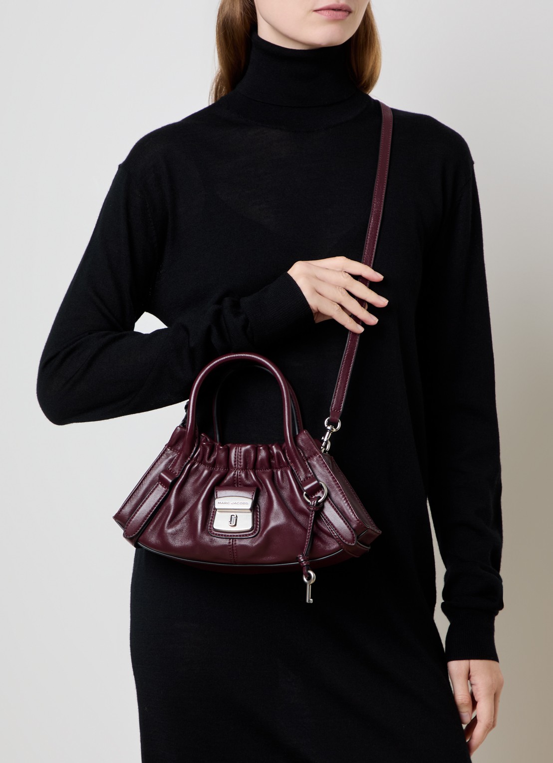 Marc Jacobs The Small Satchel handtas van lamsleer met afneembare schouderriem - voorkant 2 aubergine