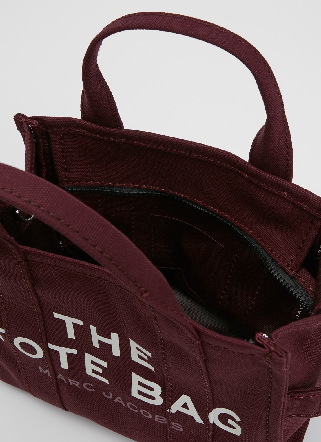 Marc Jacobs The Small Tote handtas van canvas met afneembare schouderriem - detail 2 aubergine