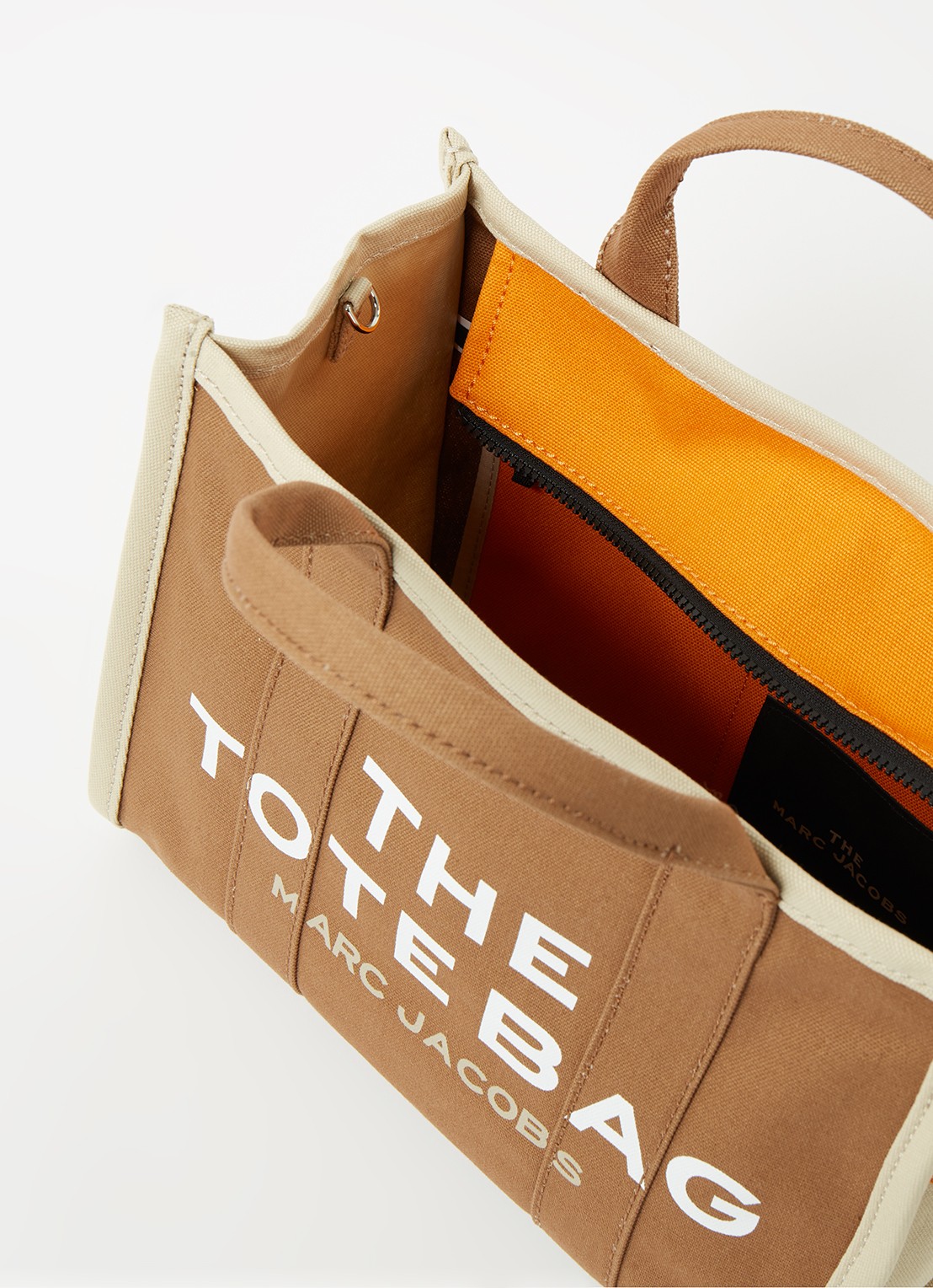 Marc Jacobs The Small Tote shopper van canvas met logoprint - detail 2 cognac