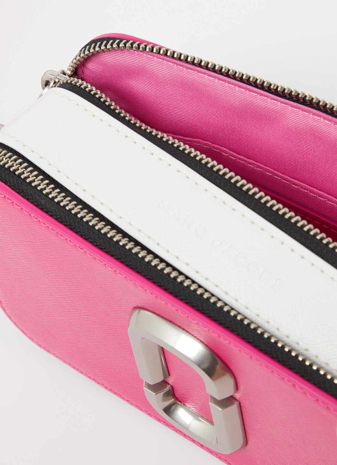 Marc Jacobs The Snapshot crossbodytas van leer - detail 4 donkerroze