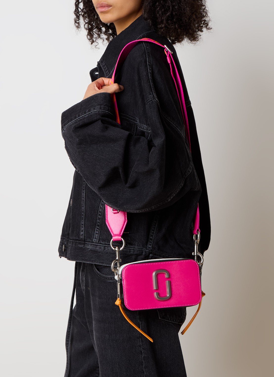 Marc Jacobs The Snapshot crossbodytas van leer - voorkant 2 donkerroze