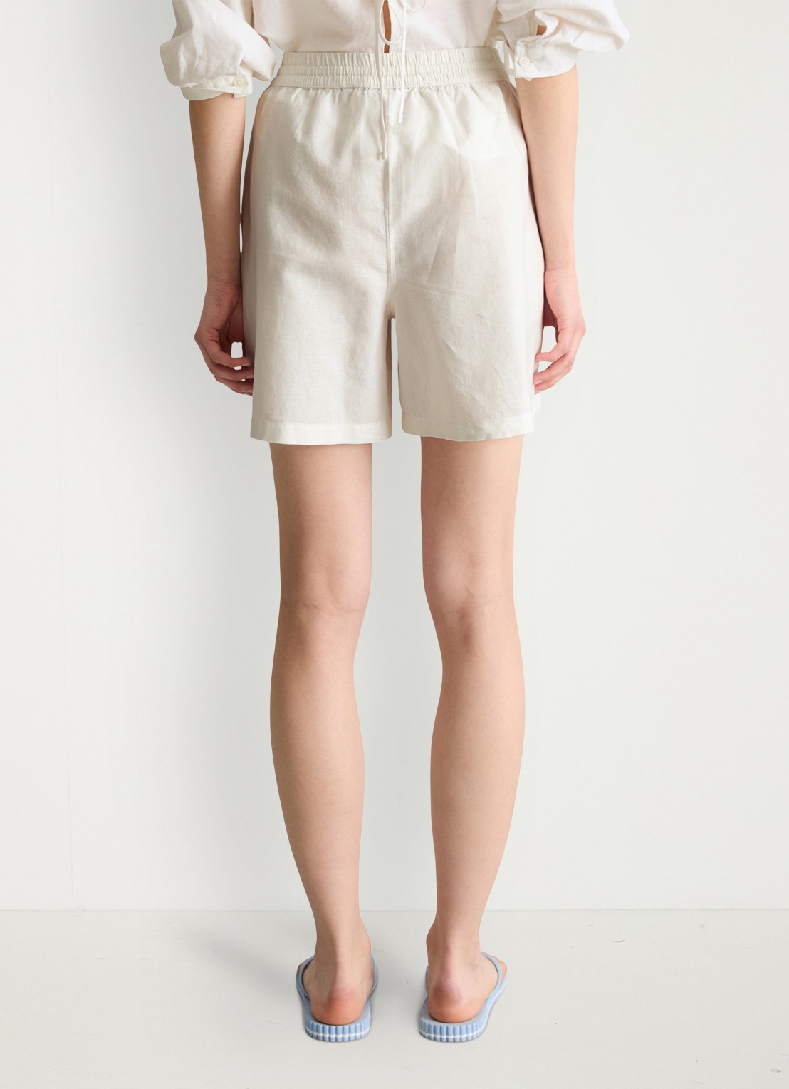 Marc O'Polo Denim High waist wide fit korte broek met steekzakken - achterkant silky white-1183 / wit