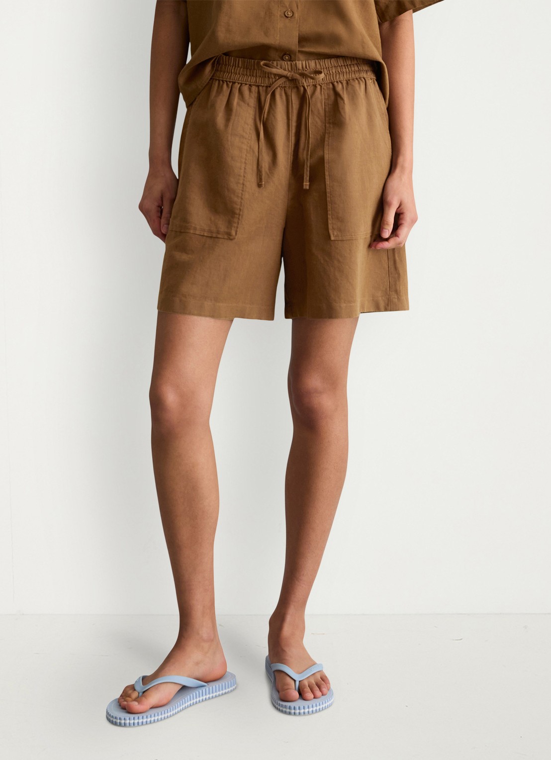 Marc O'Polo Denim High waist wide fit korte broek met steekzakken - detail 4 umbra brown-1624 / bruin