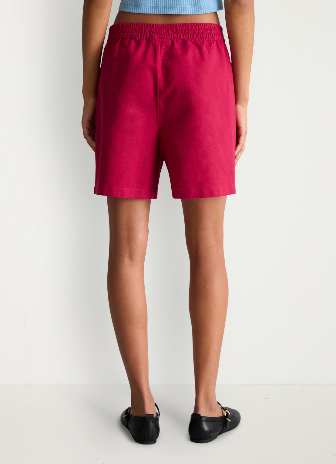 Marc O'Polo Denim High waist wide fit korte broek met steekzakken - achterkant vivid cherry-6882 / rood