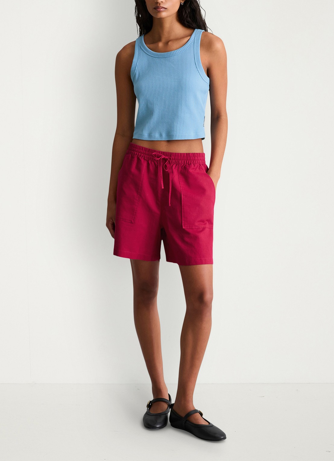 Marc O'Polo Denim High waist wide fit korte broek met steekzakken - voorkant 3 vivid cherry-6882 / rood