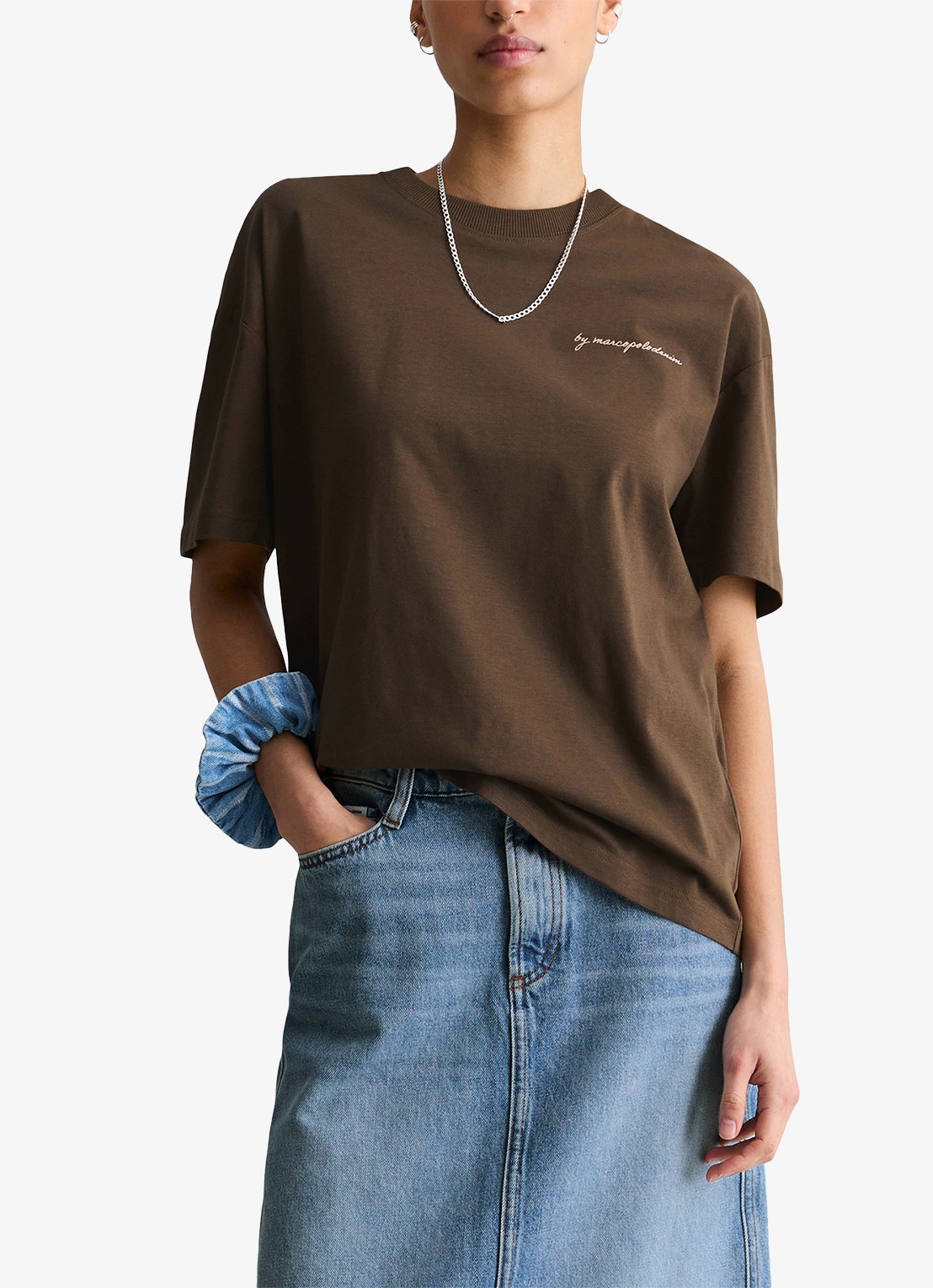 Marc O'Polo Denim T-shirt met logo- en backprint - detail bruin
