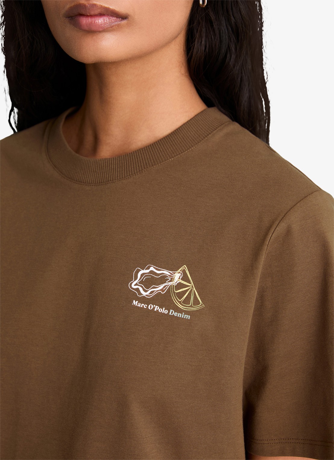 Marc O'Polo Denim T-shirt met logo - detail 5 umbra brown-1624 / bruin