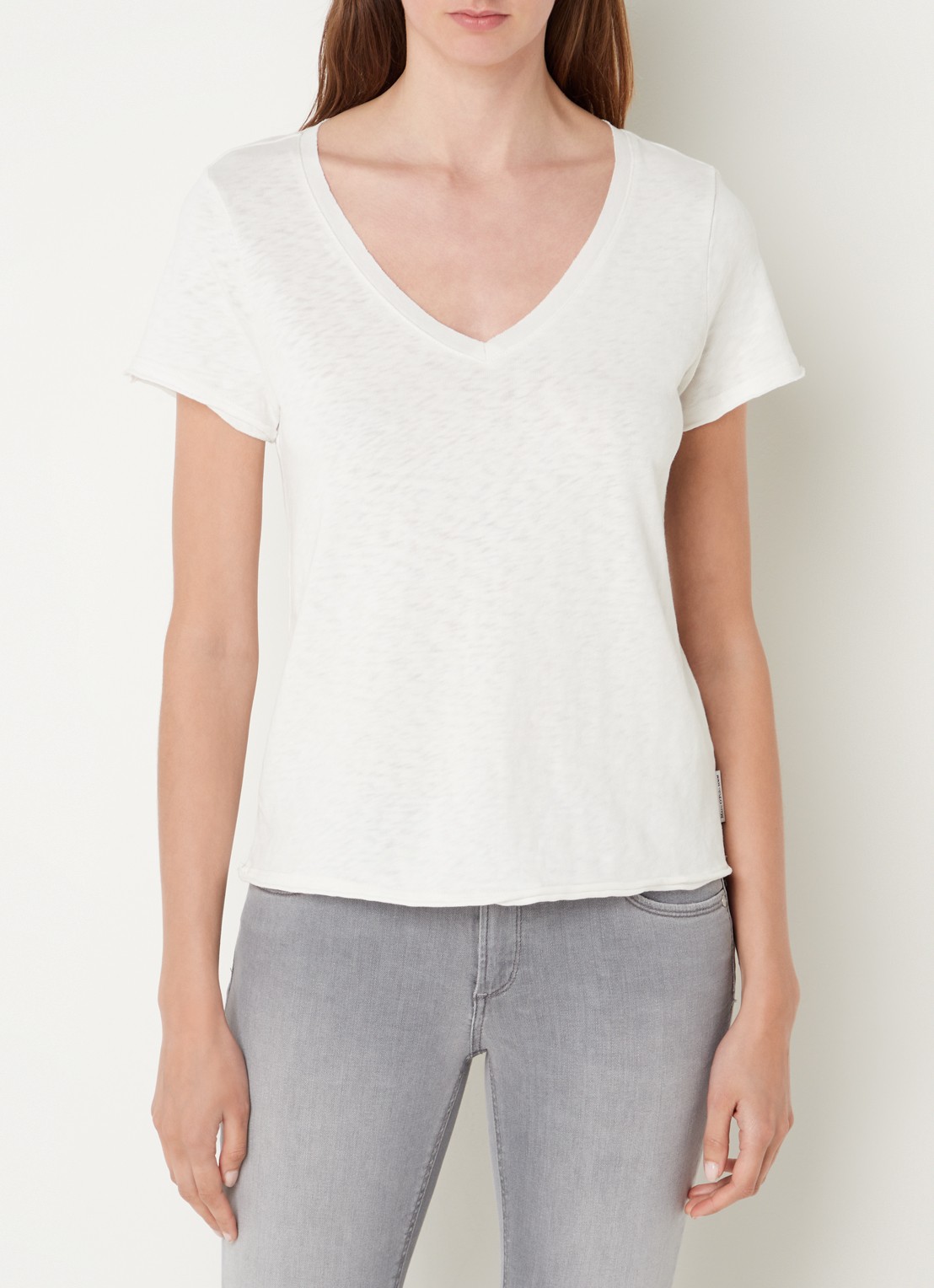 Marc O'Polo Denim T-shirt met V-hals - detail 3 gebroken wit
