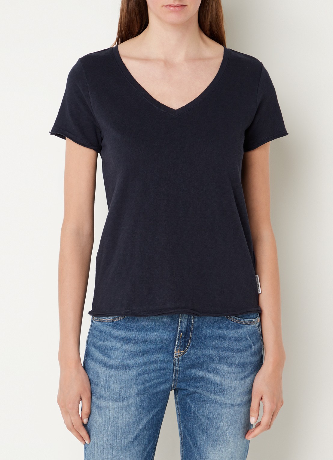 Marc O'Polo Denim T-shirt met V-hals - detail 4 donkerblauw