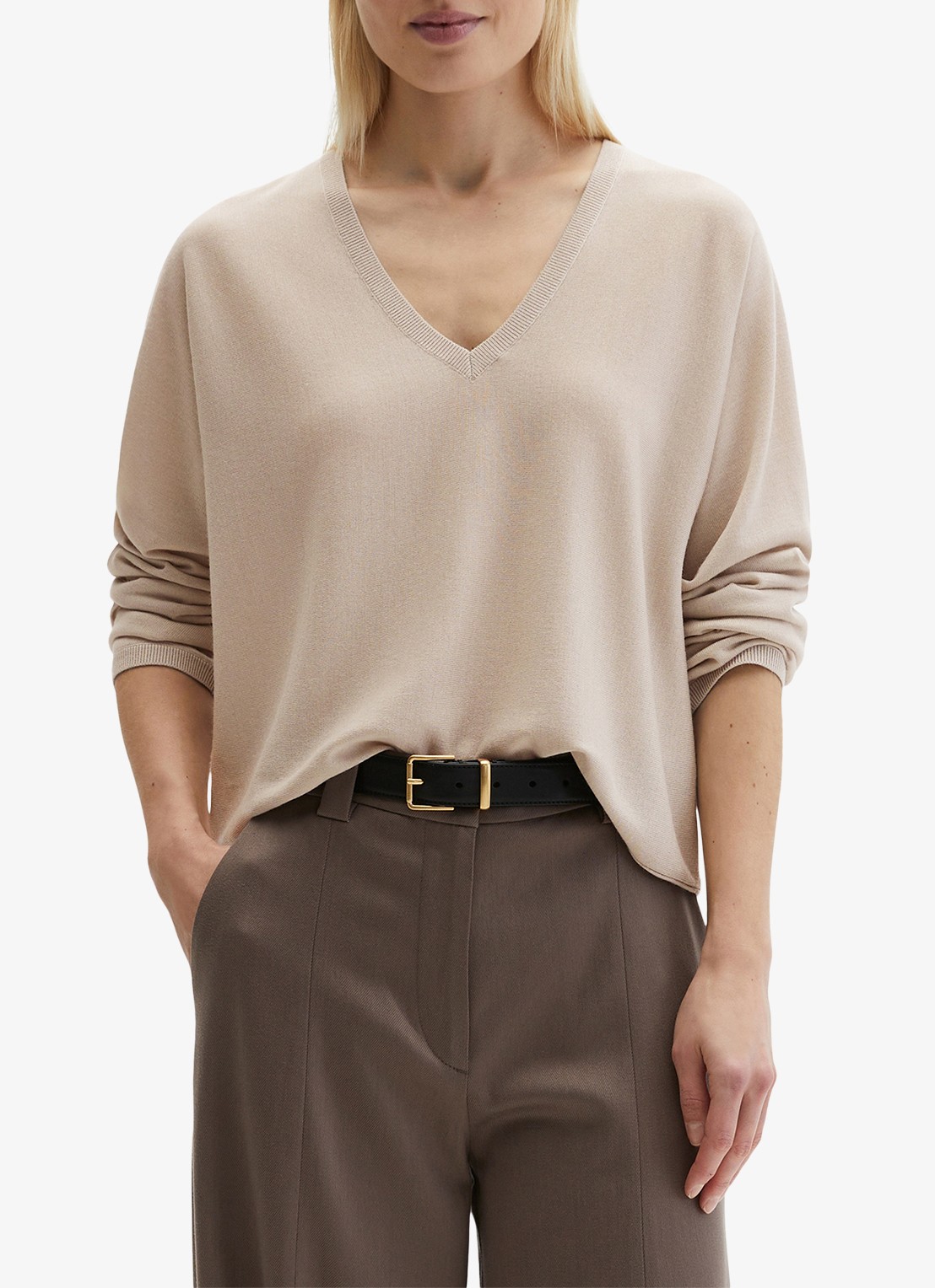 Marc O'Polo Fijngebreide trui in wolblend met V-hals - detail 3 beige