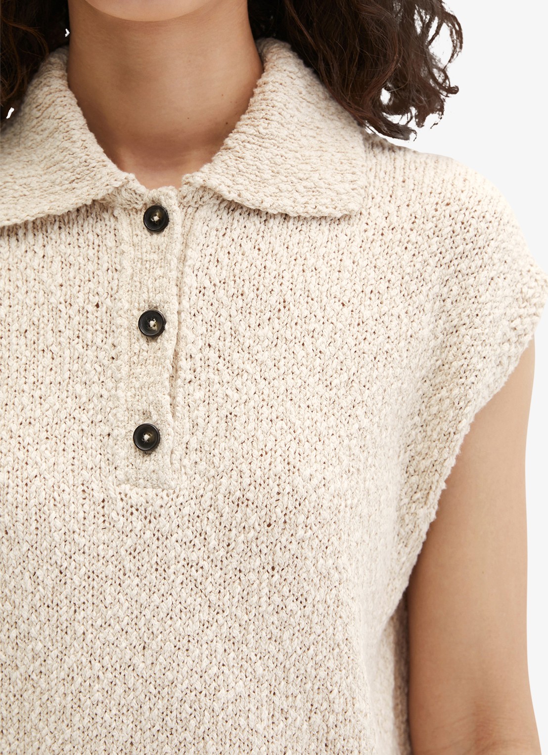 Marc O'Polo Grofgebreide mouwloze top  - detail 3 beige