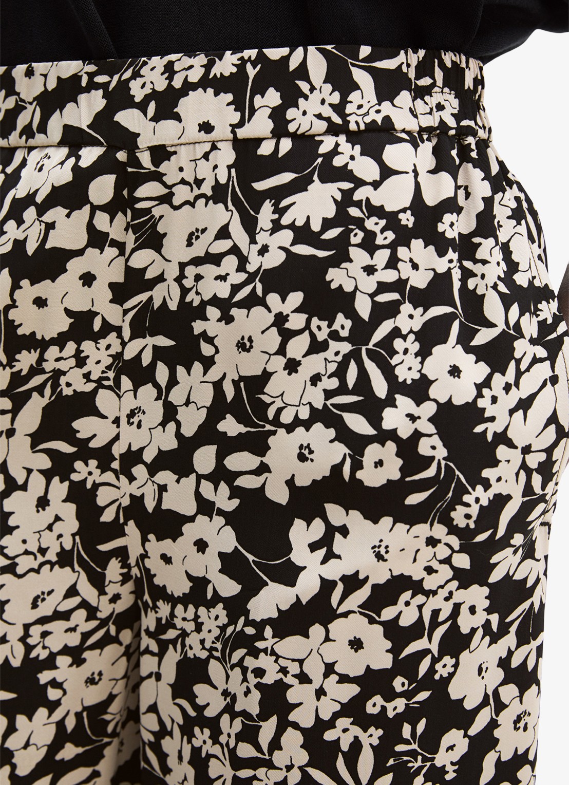 Marc O'Polo High waist wide fit broek met bloemenprint - detail 2 black multi 03 / zwart