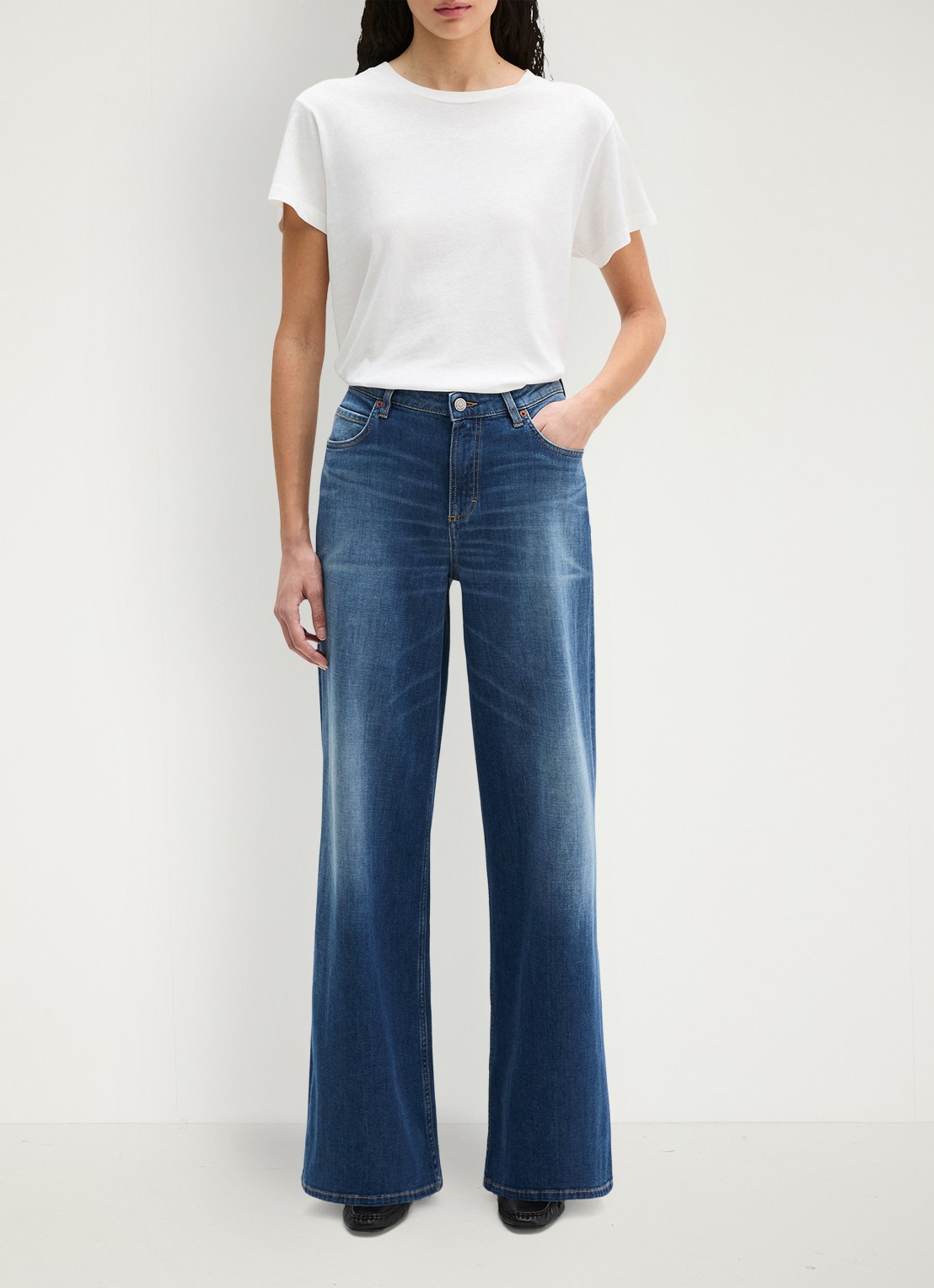 Marc O'Polo High waist wide fit jeans met medium wassing  - voorkant 5 indigo