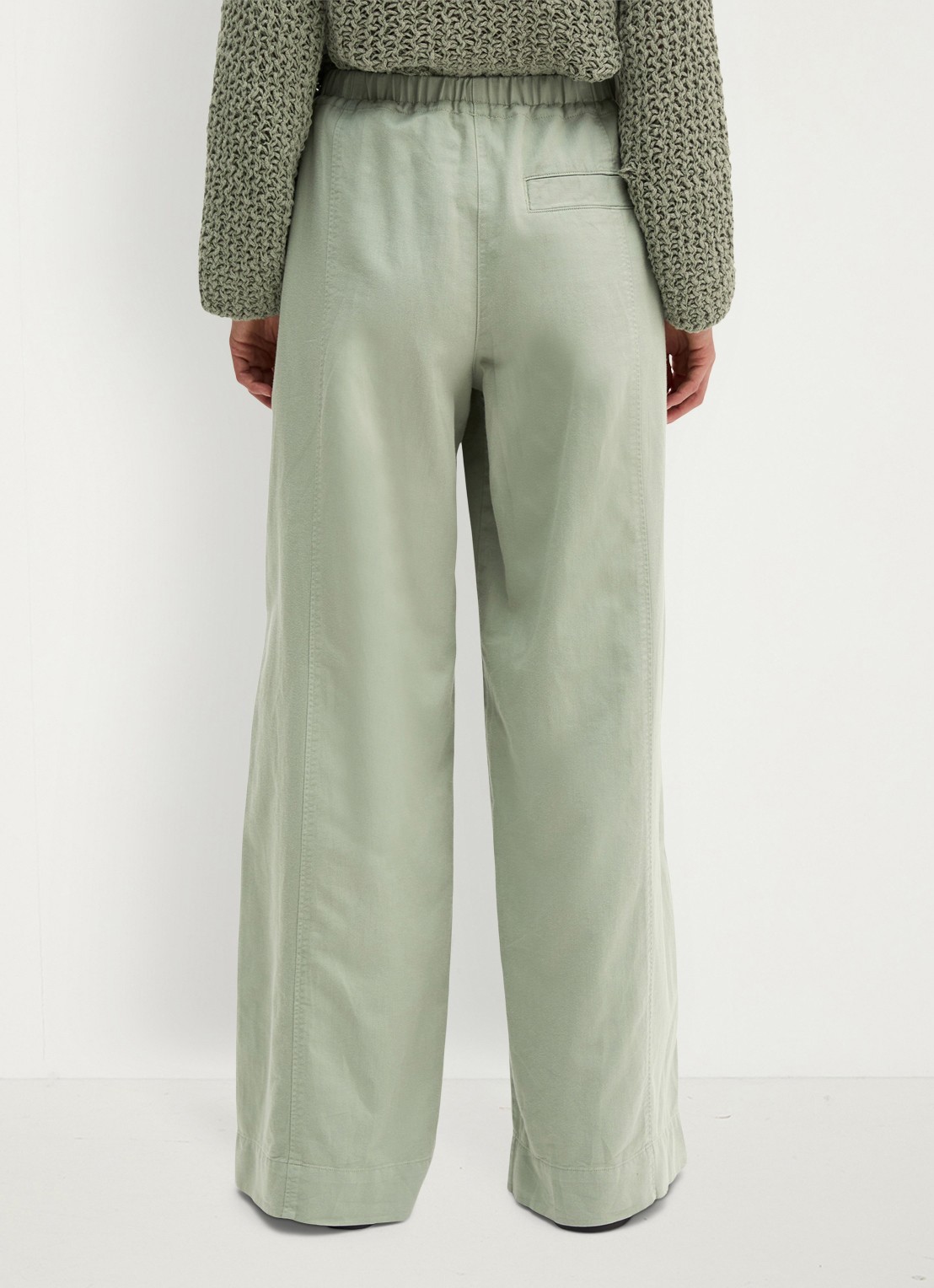 Marc O'Polo Loose fit joggingsbroek in lyocell blend - achterkant lindegroen