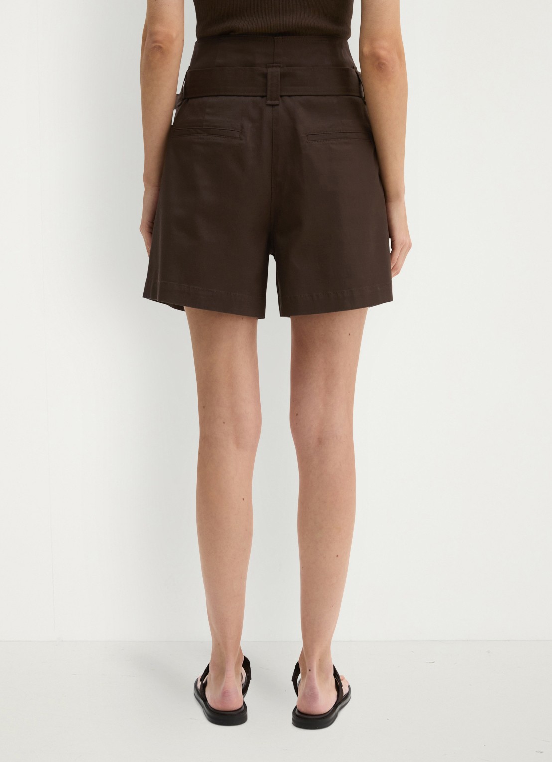 Marc O'Polo Loose fit korte broek in lyocell blend met ceintuur - achterkant 5 donkerbruin