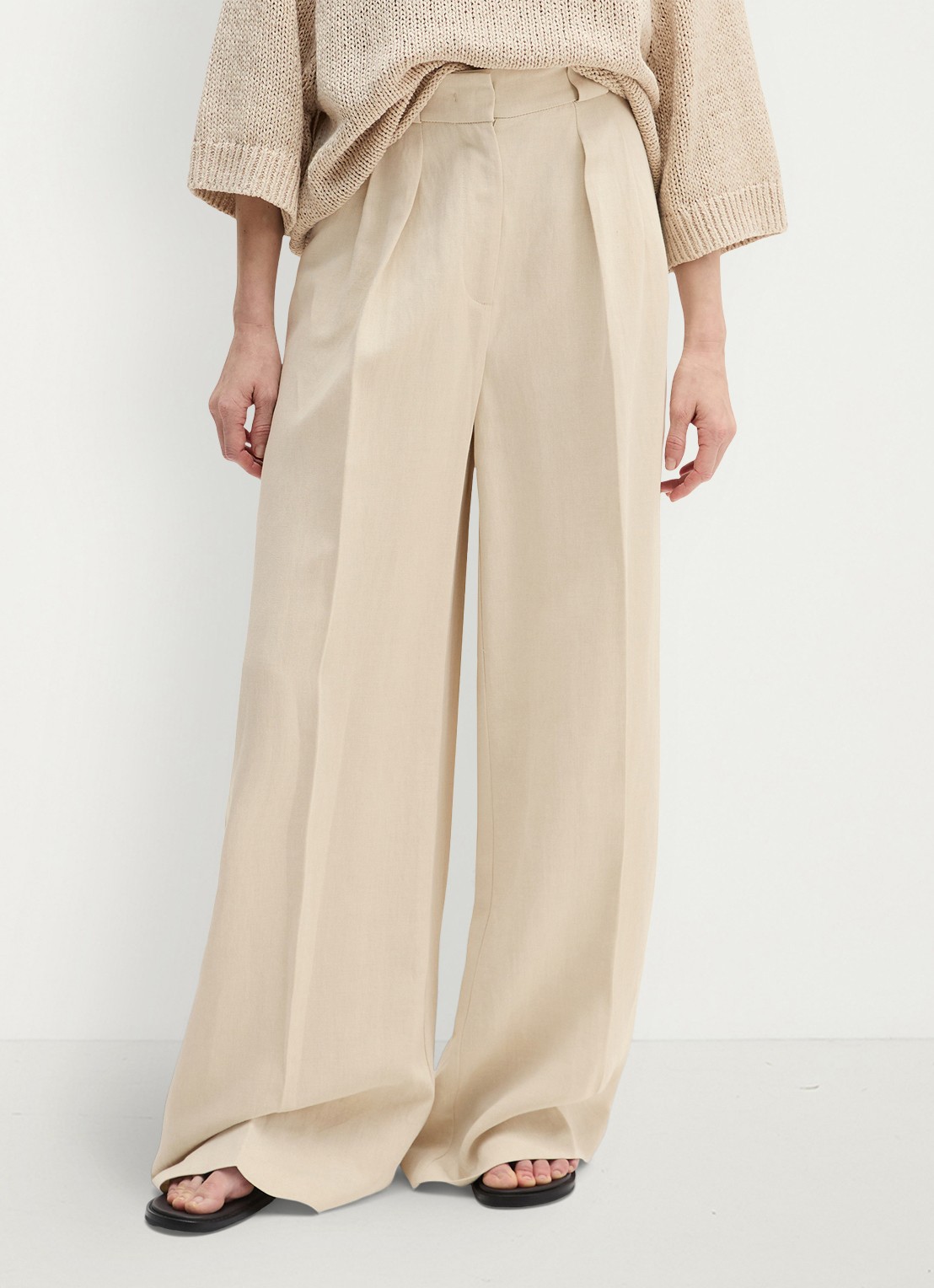 Marc O'Polo Loose fit pantalon in linnenblend  - detail 2 beige