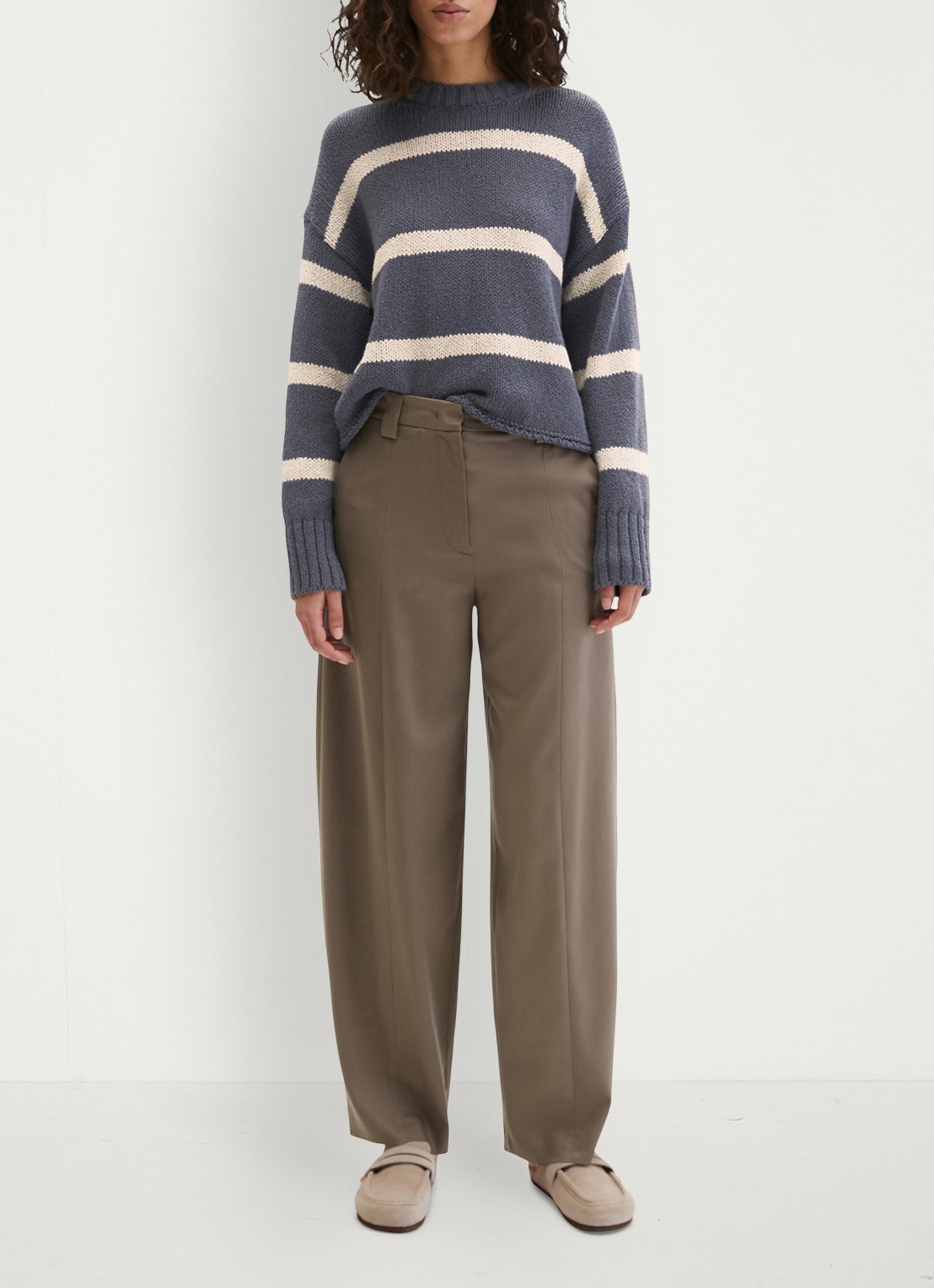 Marc O'Polo Loose fit pantalon met steekzakken - voorkant 3 bruin