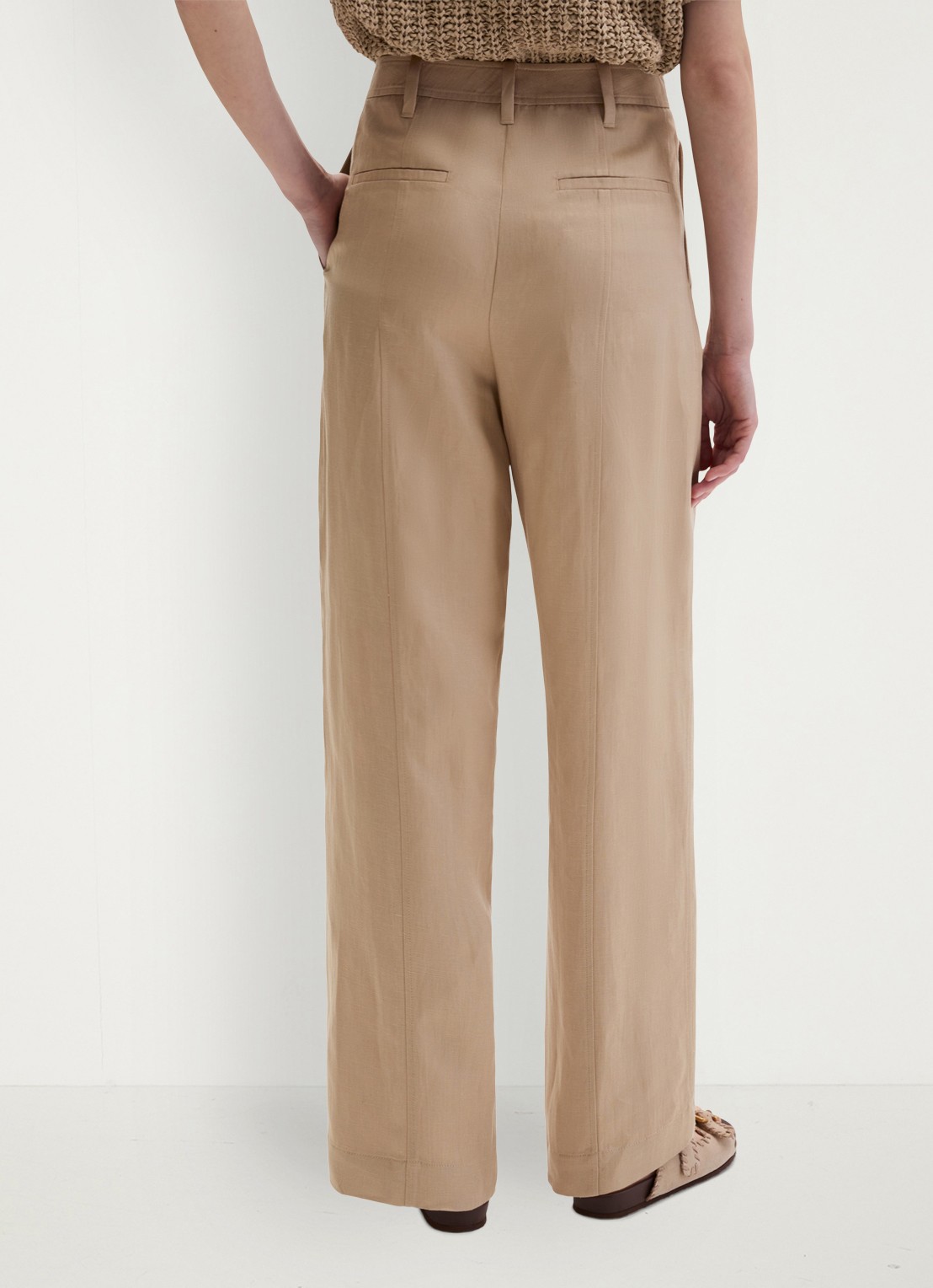 Marc O'Polo Mid waist loose fit pantalon  met steekzakken - achterkant 5 sandpaper-2326 / beige