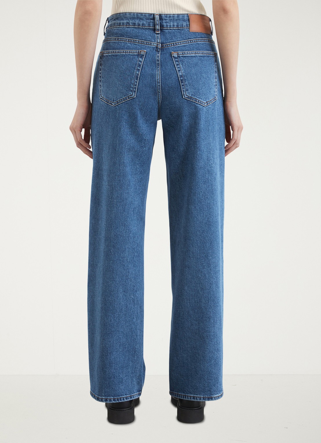 Marc O'Polo Mid waist straight leg jeans met steekzakken - achterkant 4 indigo