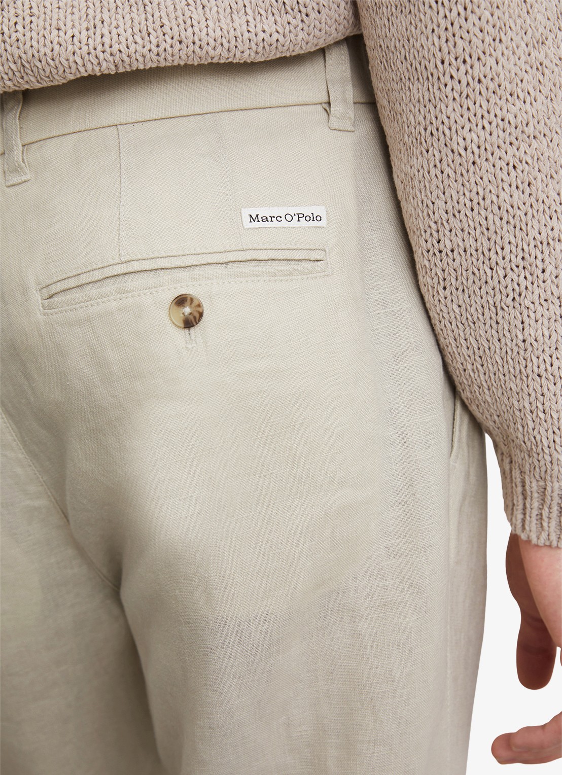 Marc O'Polo Osby tapered fit chino van linnen met plooidetail - detail 3 beige
