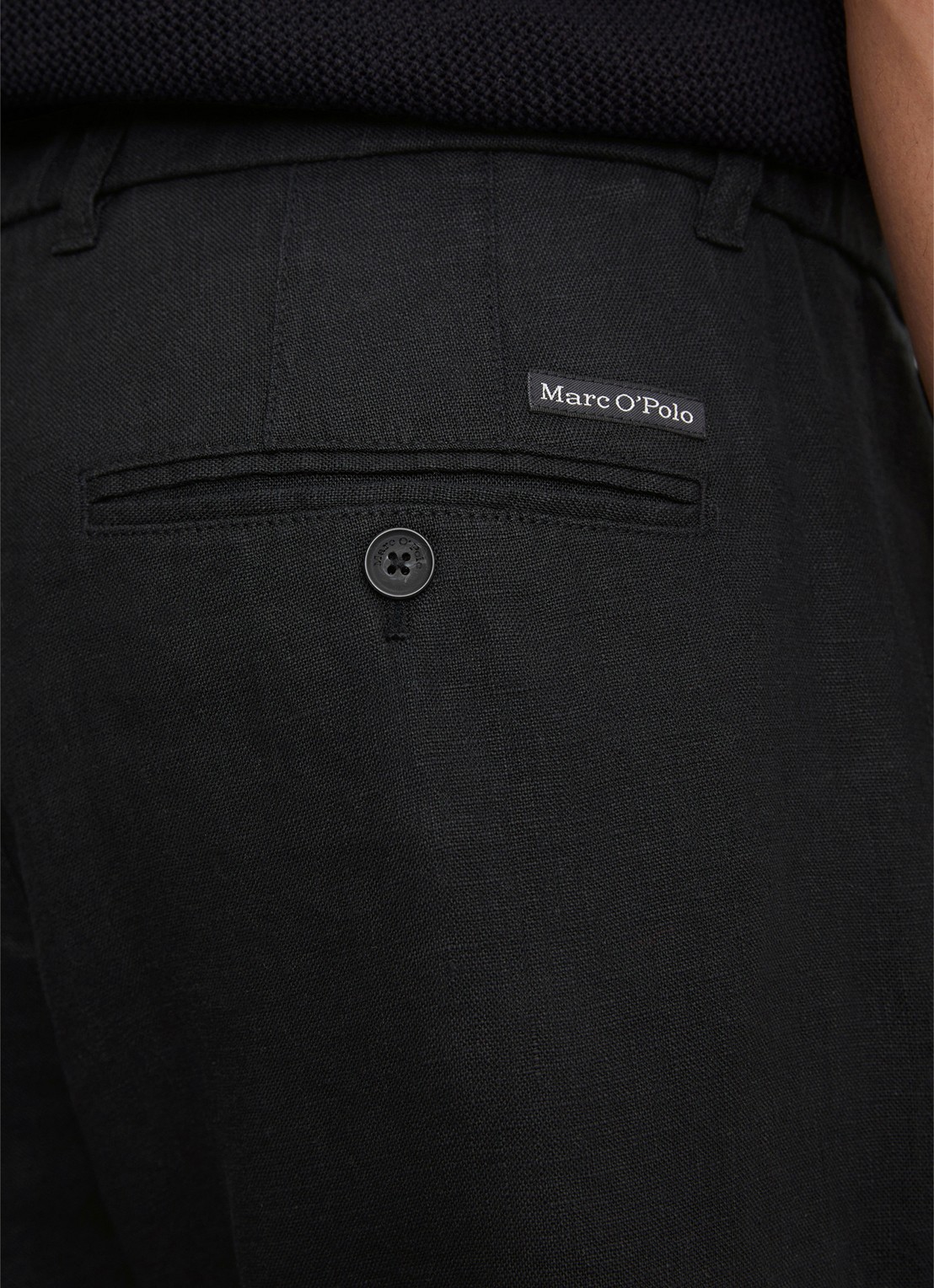 Marc O'Polo Osby tapered fit chino van linnen met plooidetail - detail 3 zwart