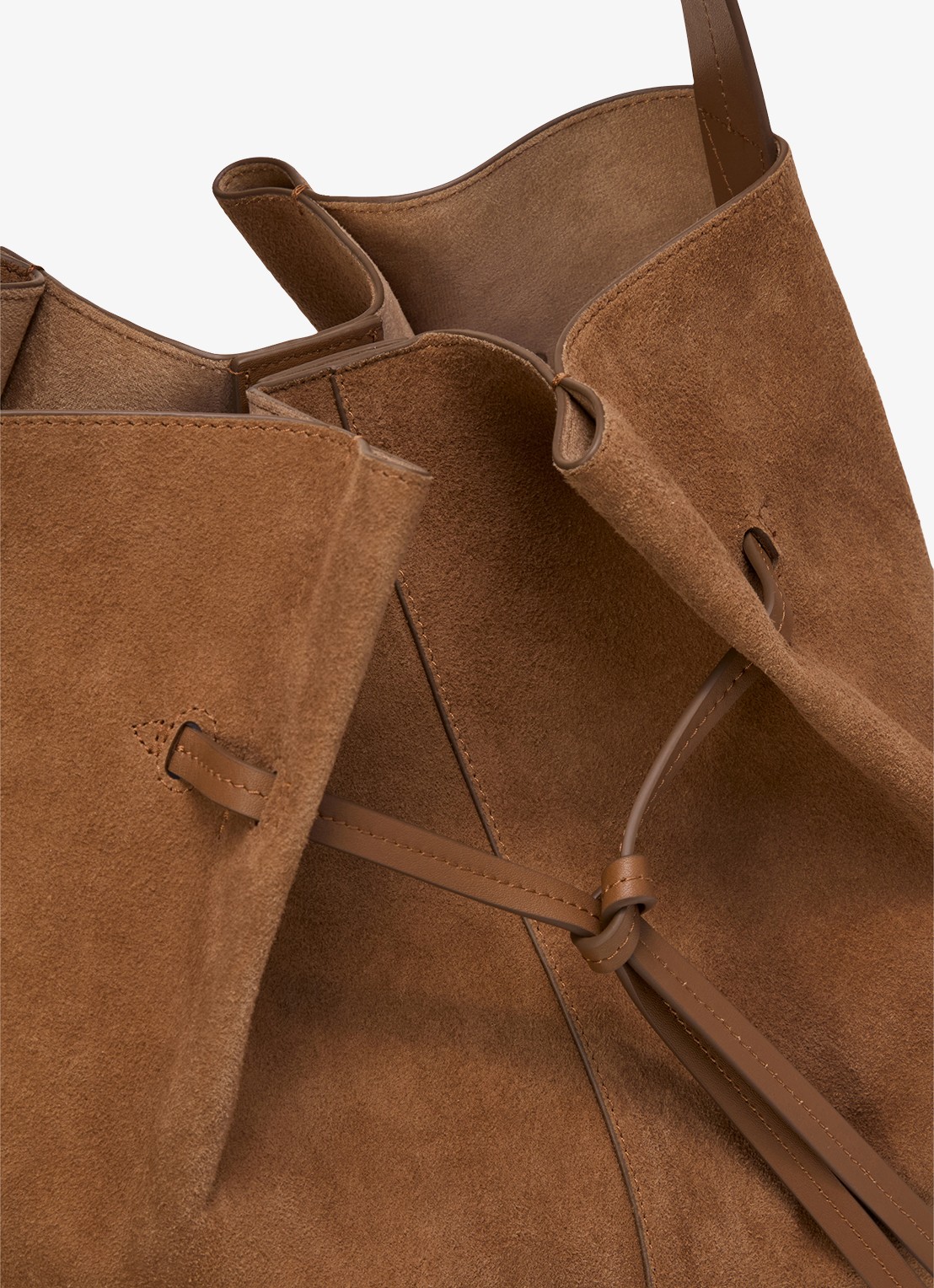 Marc O'Polo Schoudertas van suède met logo - detail 4 camel