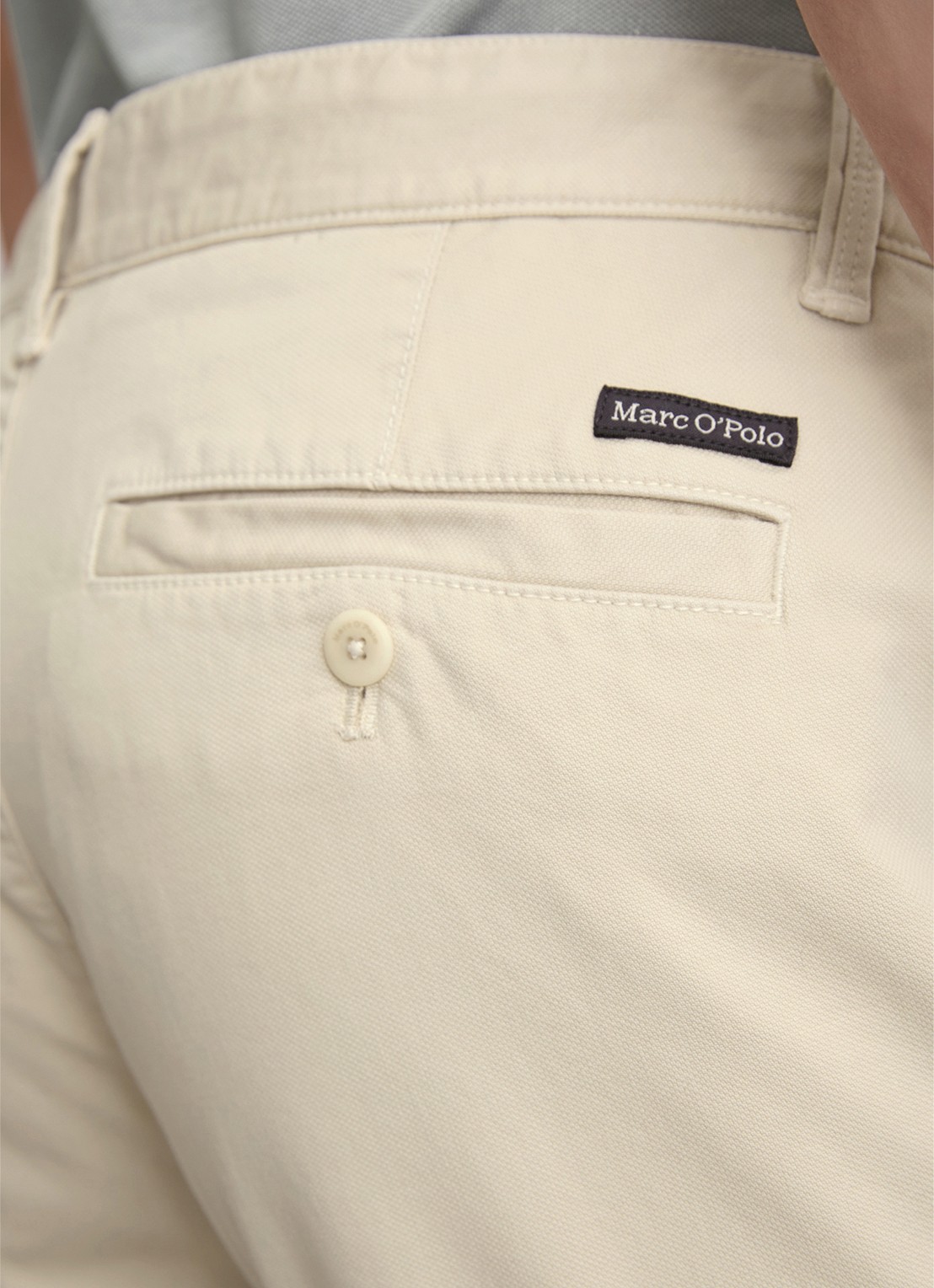 Marc O'Polo Stig shaped fit chino met stretch - detail 3 lichtgrijs