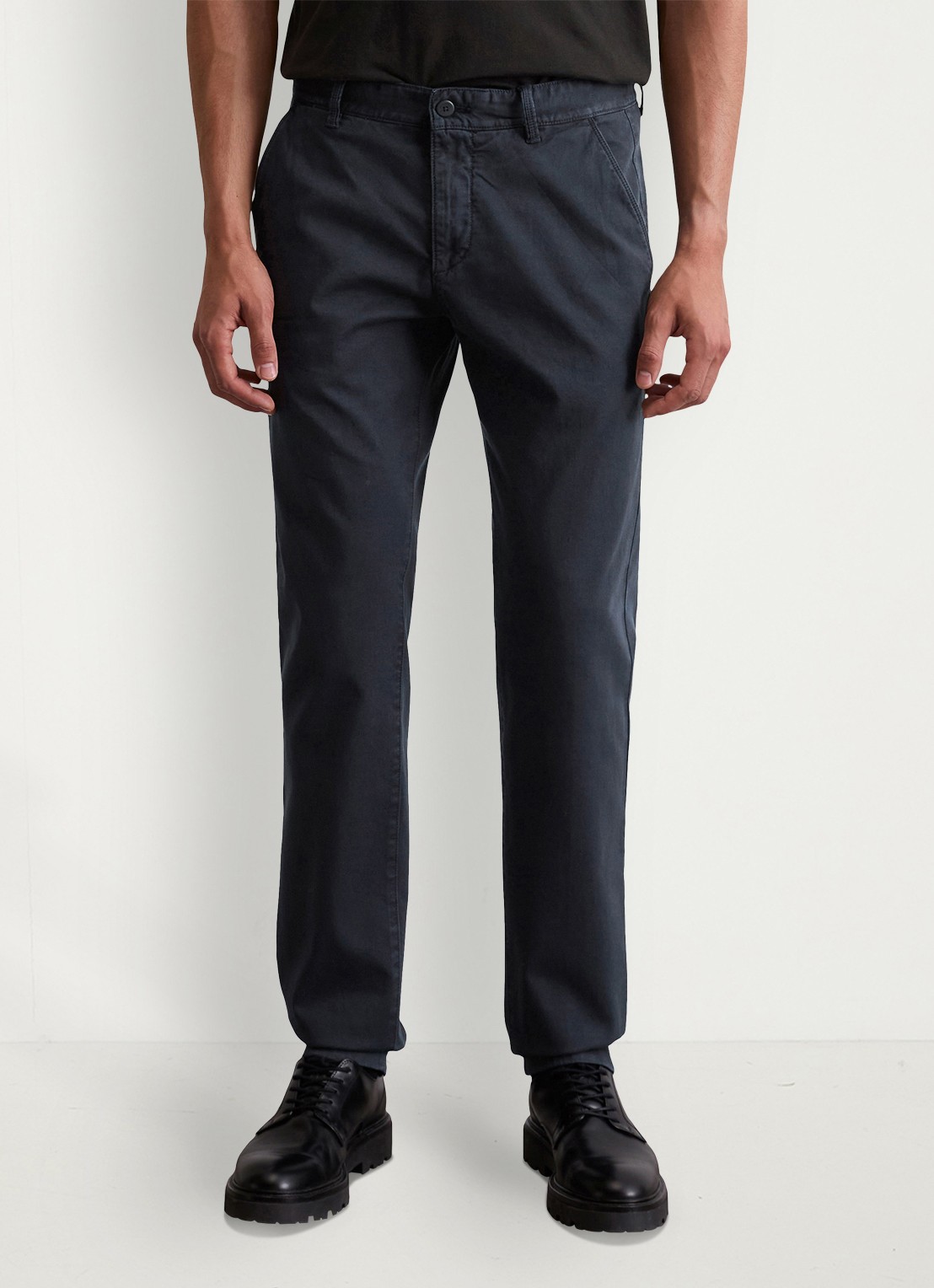 Marc O'Polo Stig shaped fit chino met stretch - detail donkerblauw