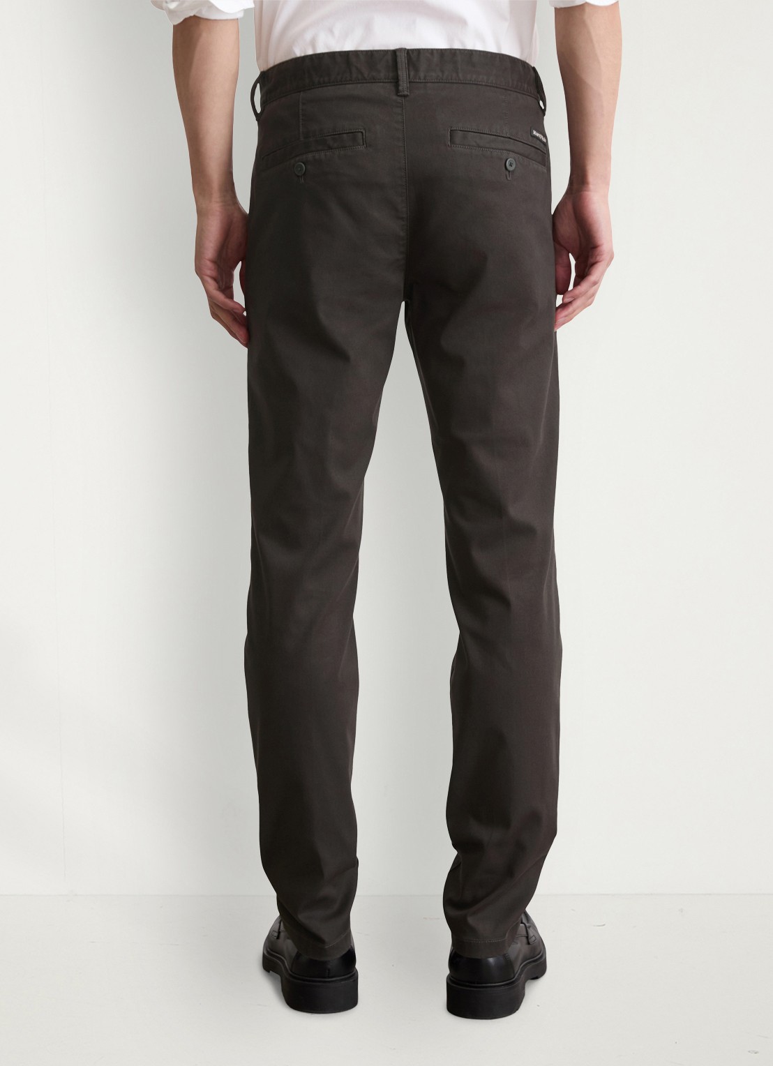 Marc O'Polo Stig shaped fit chino met stretch - achterkant 3 donkergrijs