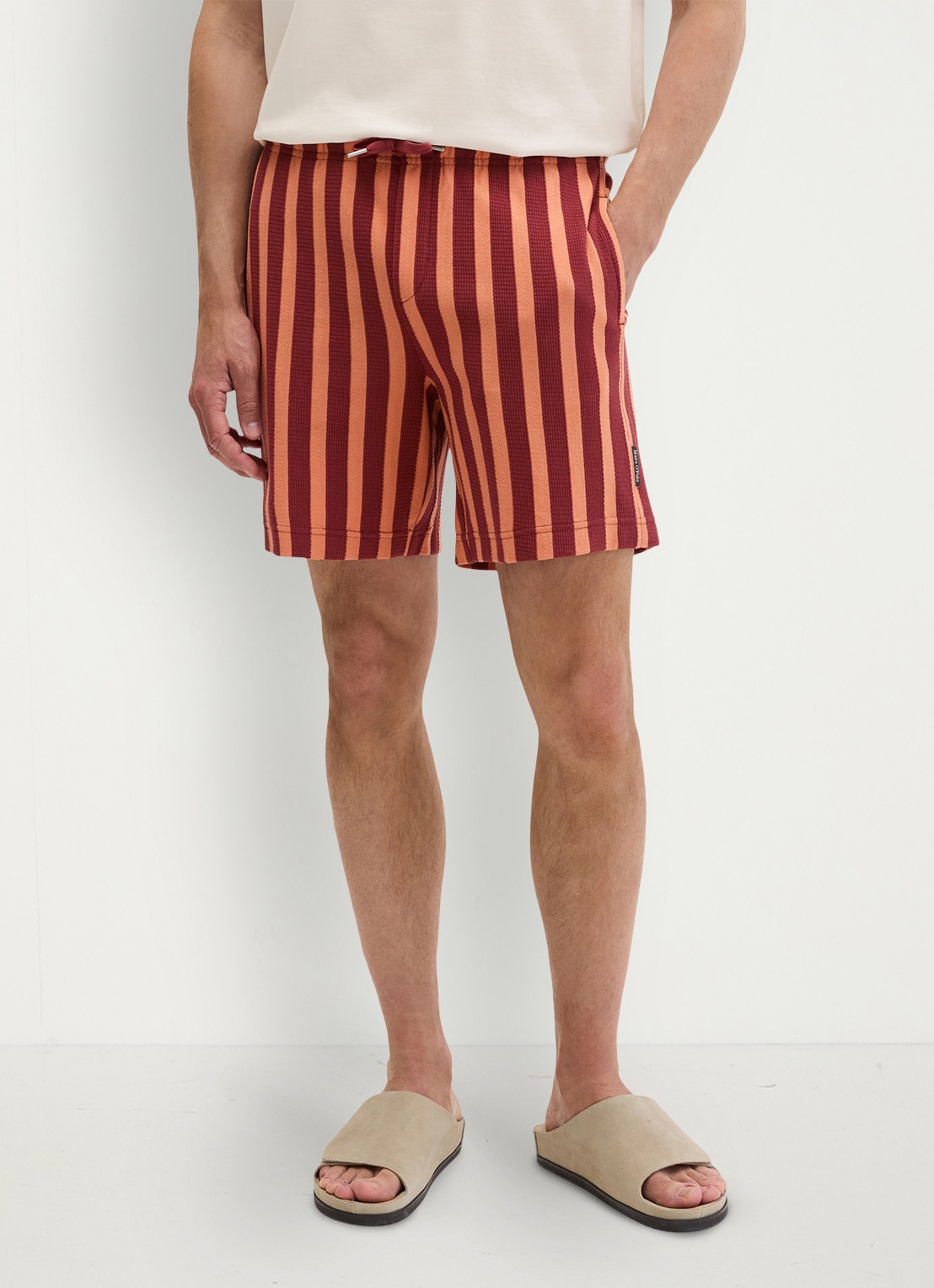 Marc O'Polo Straight fit korte broek met streepprint - detail 2 dark red 01-7026 / rood
