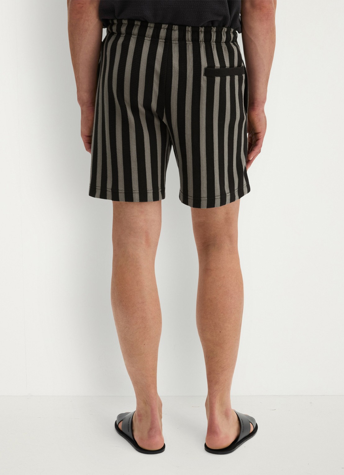 Marc O'Polo Straight fit korte broek met streepprint - achterkant 5 black 01-0093 / zwart